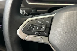 harmaa Volkswagen Tiguan 2021 kuva 18.