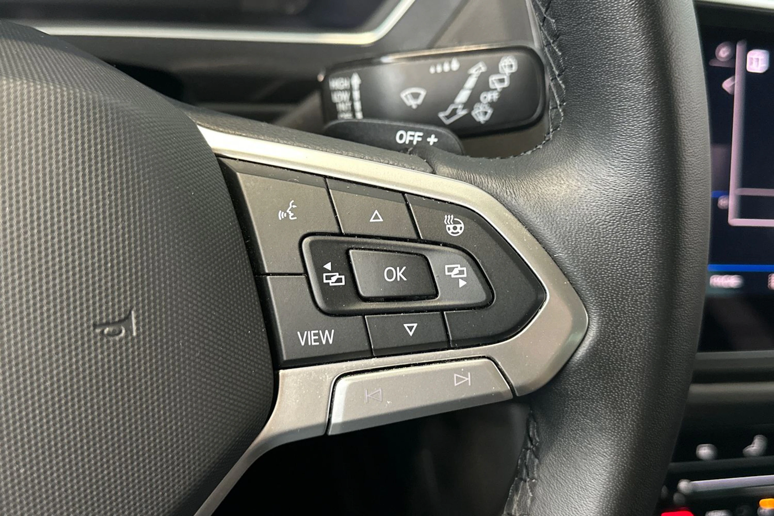 harmaa Volkswagen Tiguan 2021 kuva 19.
