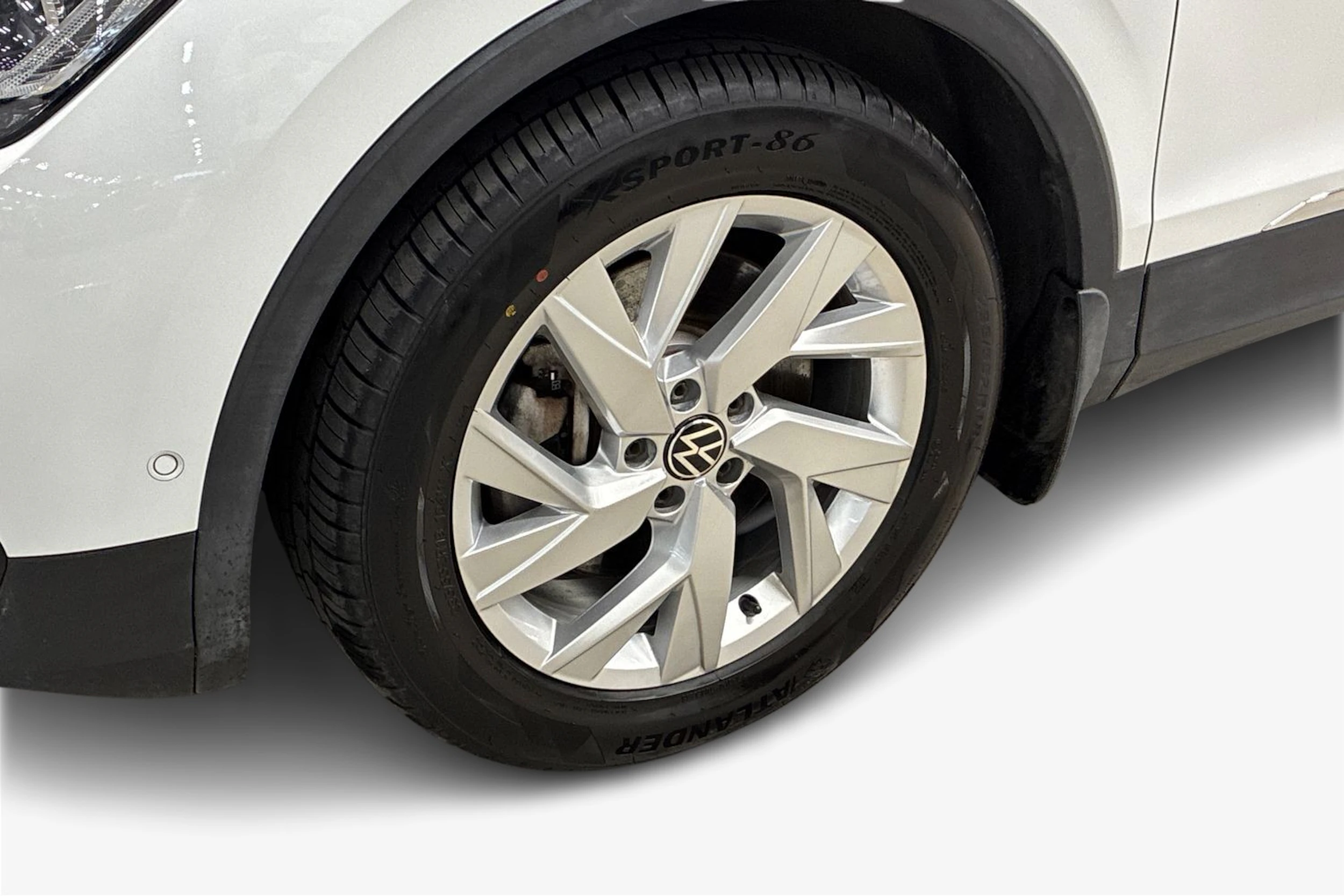 valkoinen Volkswagen Tiguan 2021 kuva 9.