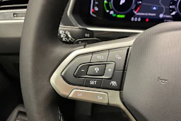 valkoinen Volkswagen Tiguan 2021 kuva 13.