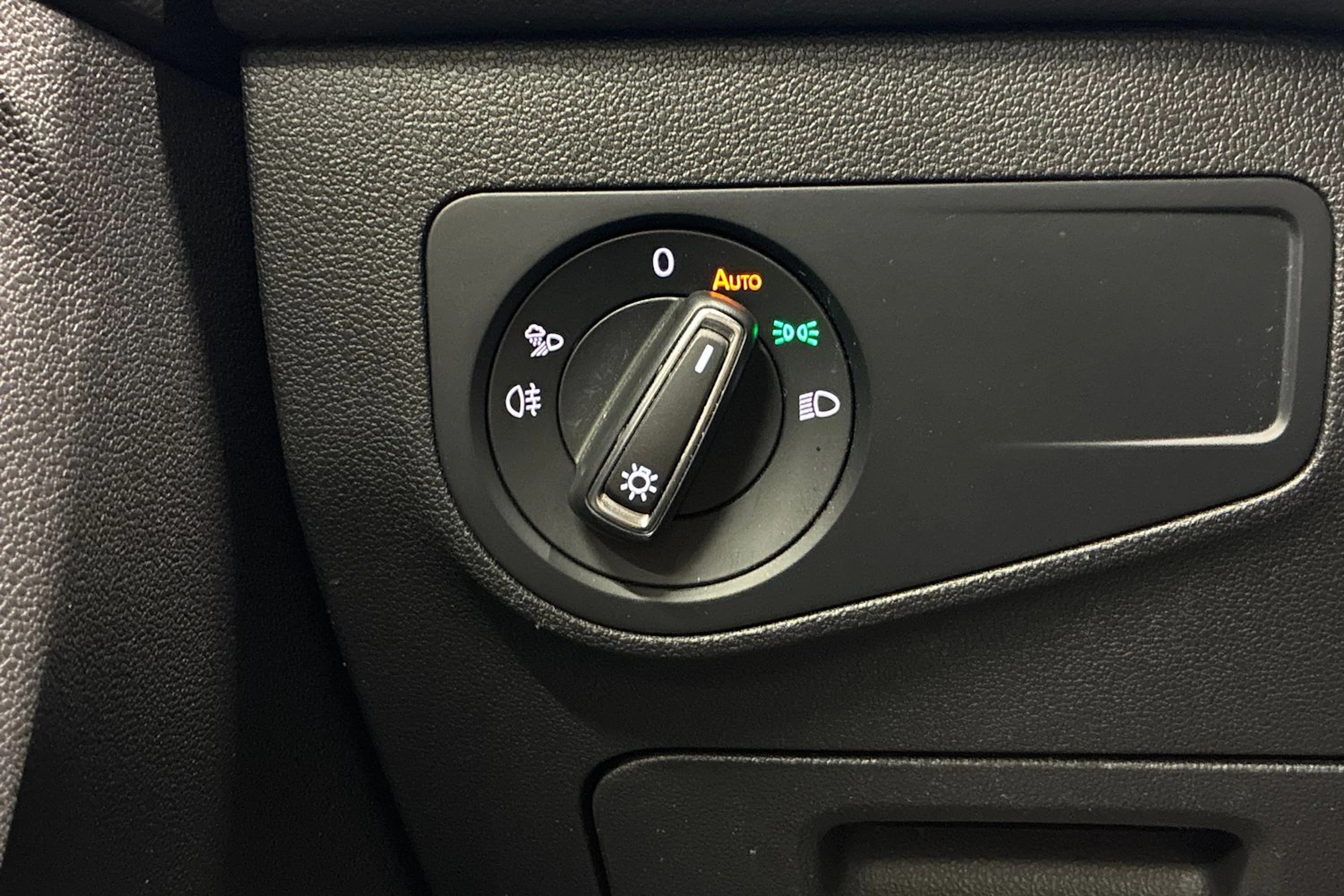 valkoinen Volkswagen Tiguan 2021 kuva 15.