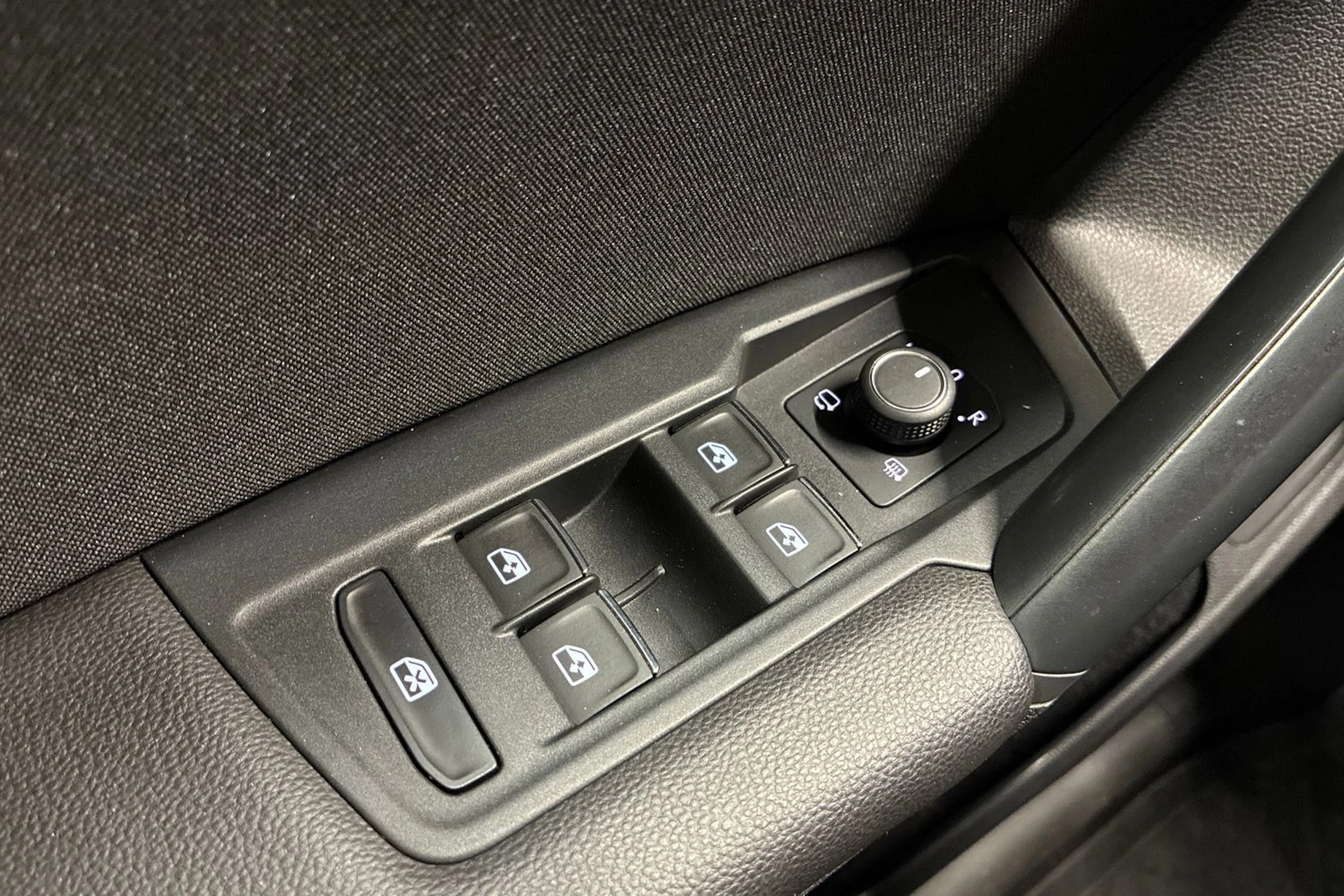 valkoinen Volkswagen Tiguan 2021 kuva 16.