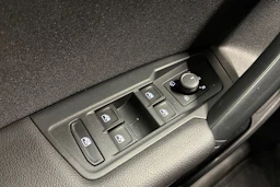 valkoinen Volkswagen Tiguan 2021 kuva 16.