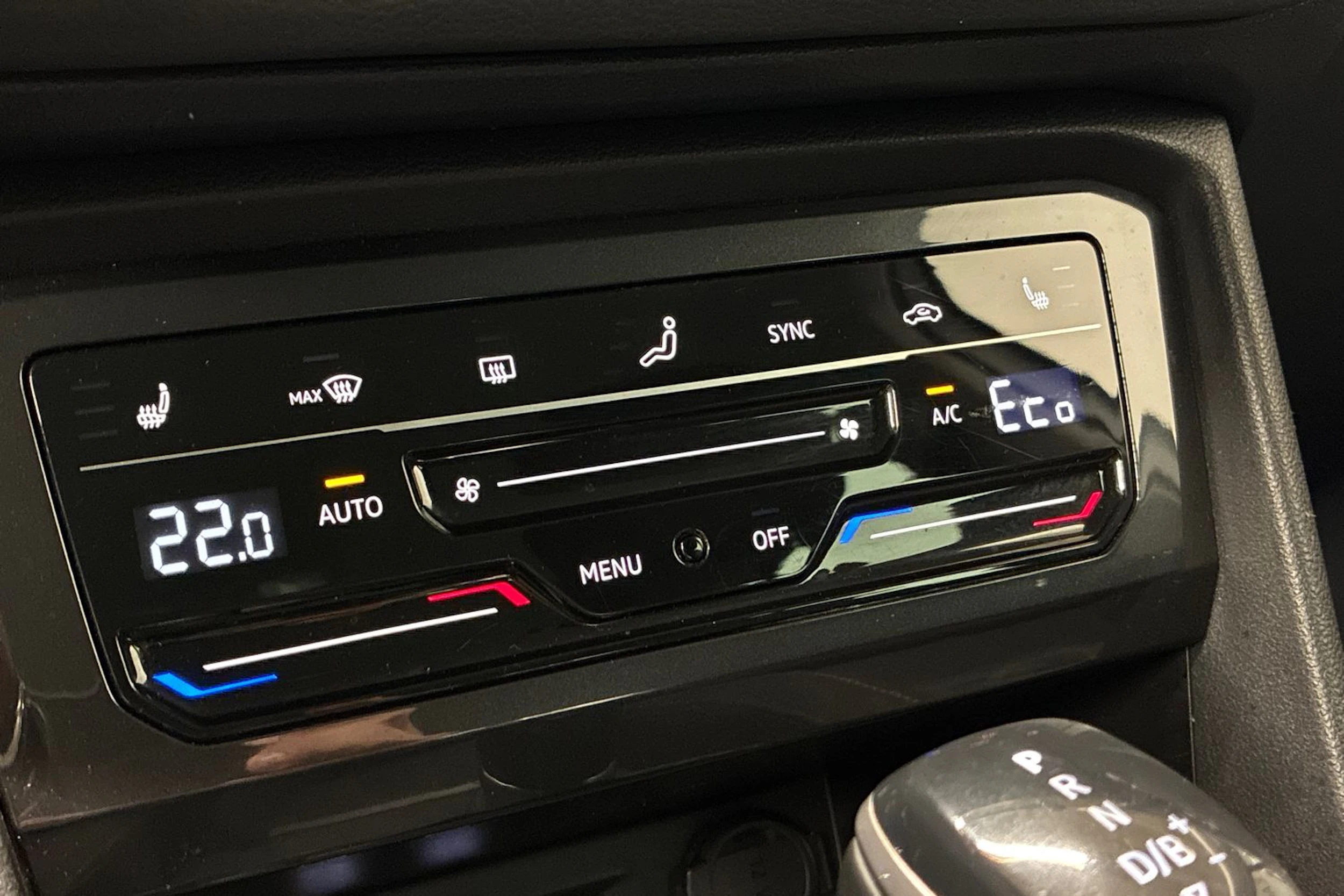 valkoinen Volkswagen Tiguan 2021 kuva 19.