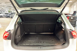 valkoinen Volkswagen Tiguan 2021 kuva 25.