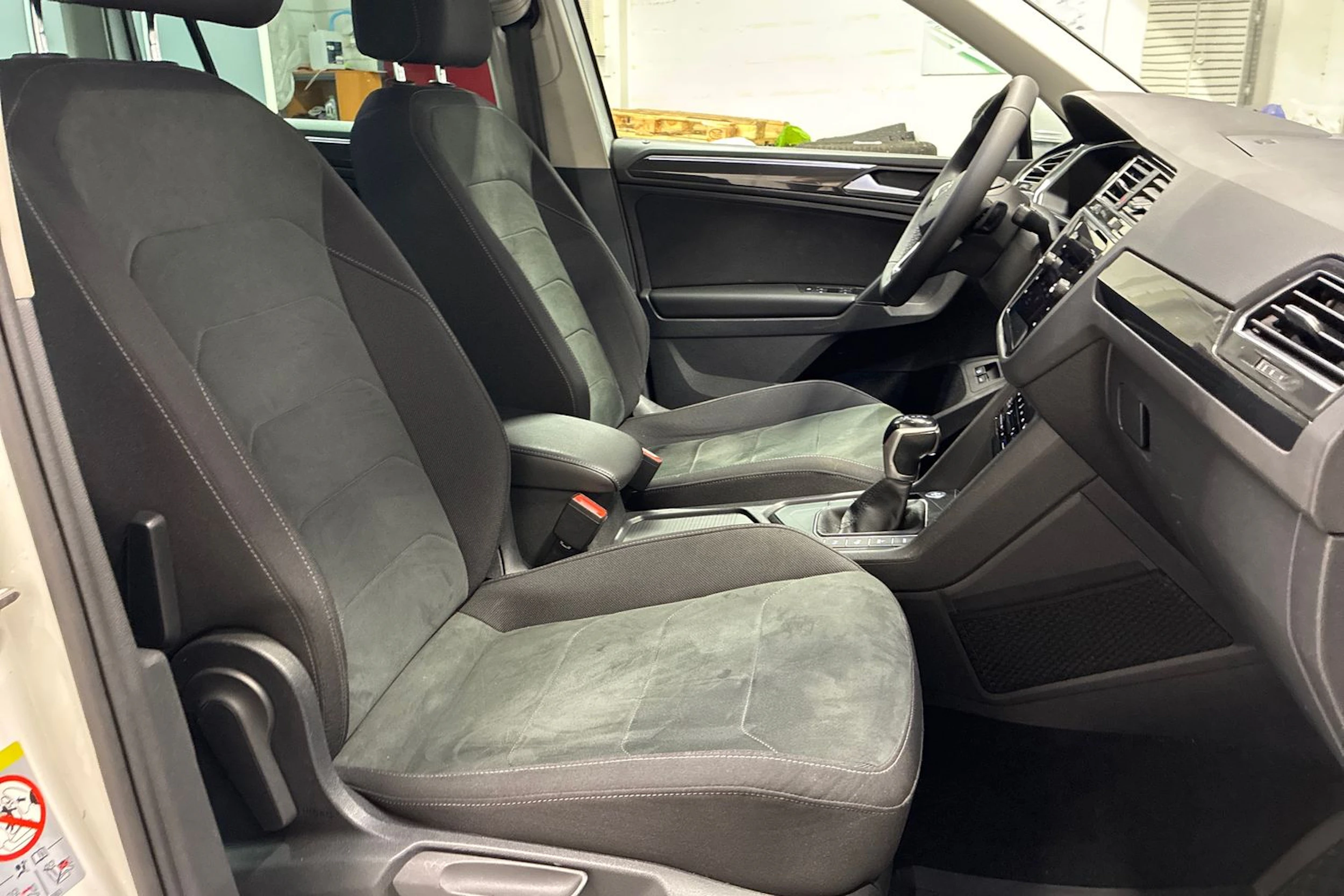 valkoinen Volkswagen Tiguan 2021 kuva 28.