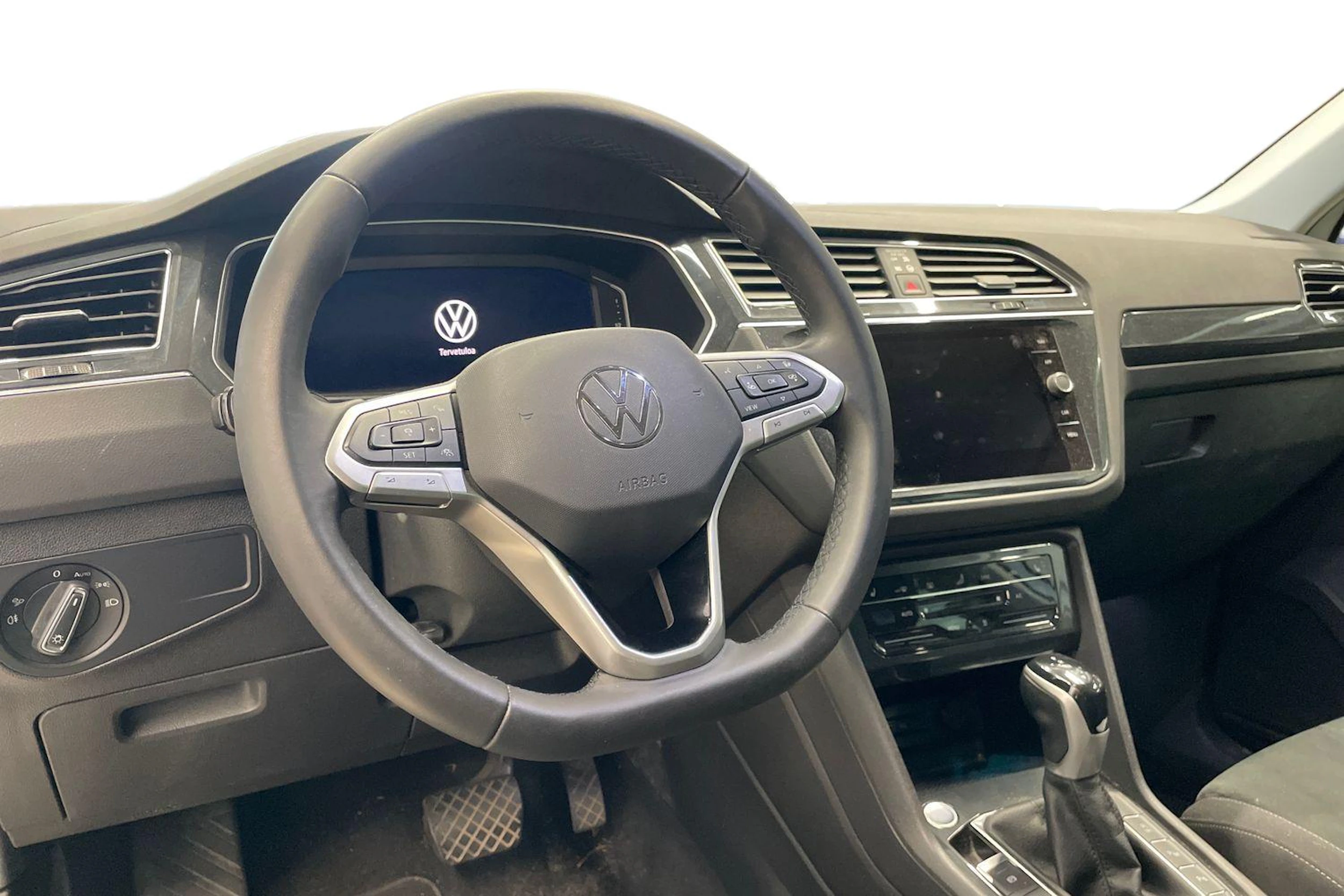 Valkoinen Volkswagen Tiguan 2021 kuva 3.