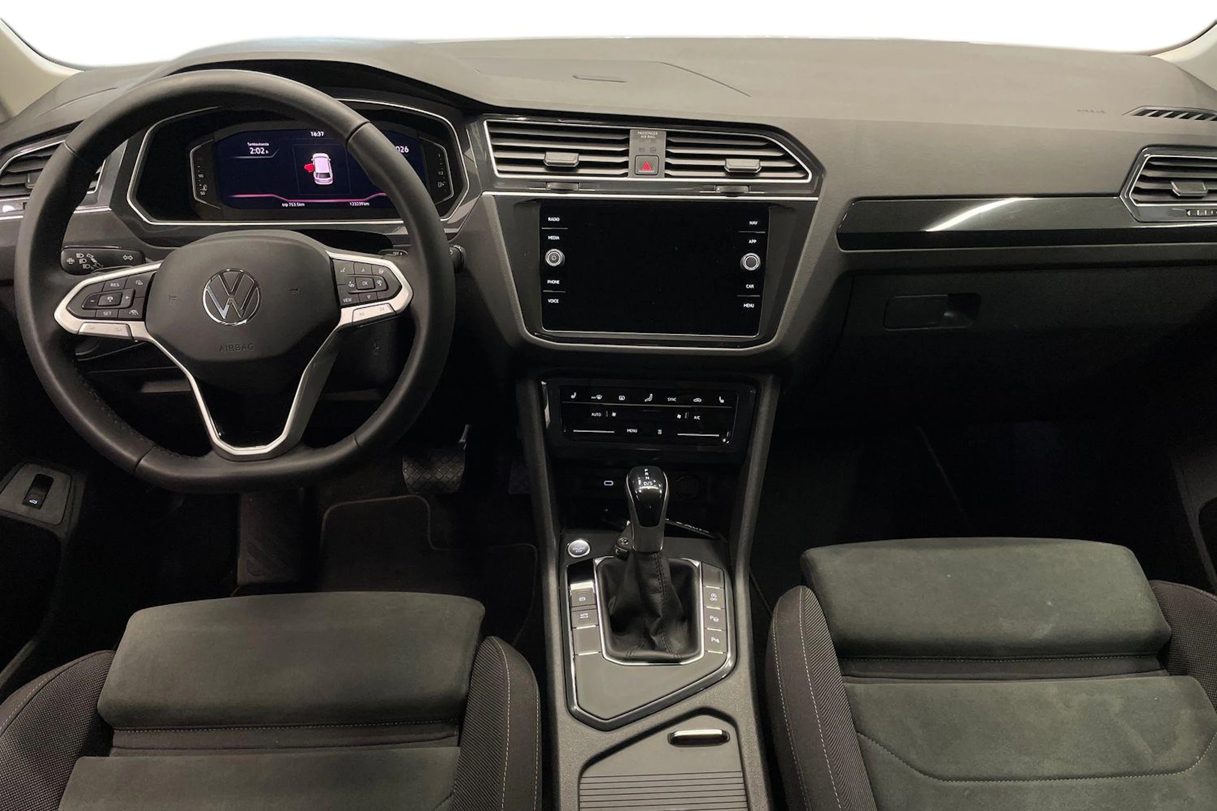 Valkoinen Volkswagen Tiguan 2021 kuva 7.