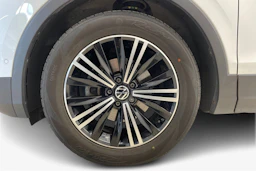 Valkoinen Volkswagen Tiguan 2021 kuva 9.