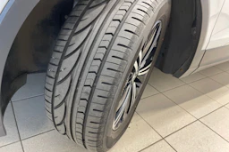 Valkoinen Volkswagen Tiguan 2021 kuva 10.