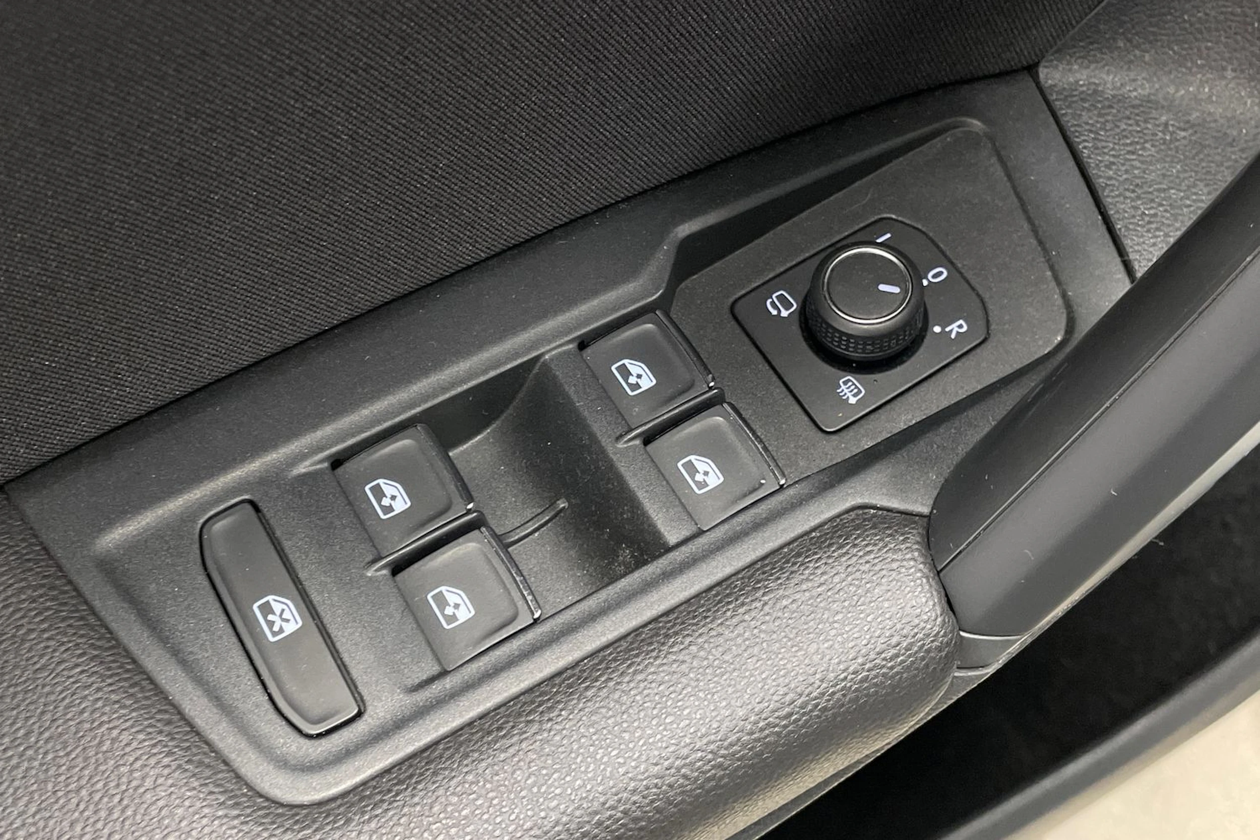 Valkoinen Volkswagen Tiguan 2021 kuva 11.