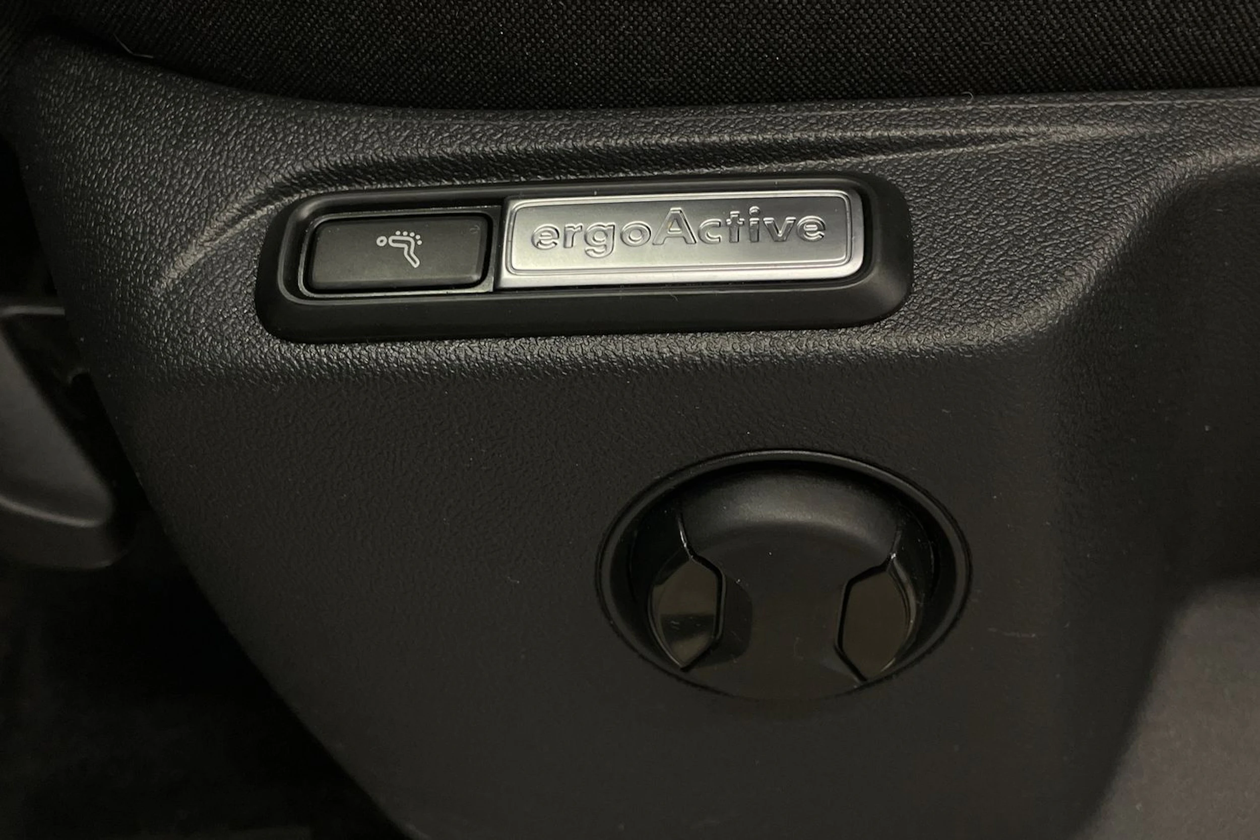Valkoinen Volkswagen Tiguan 2021 kuva 12.