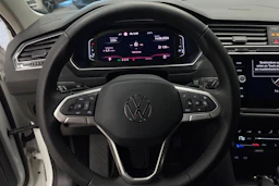 Valkoinen Volkswagen Tiguan 2021 kuva 13.