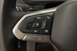 Valkoinen Volkswagen Tiguan 2021 kuva 14.