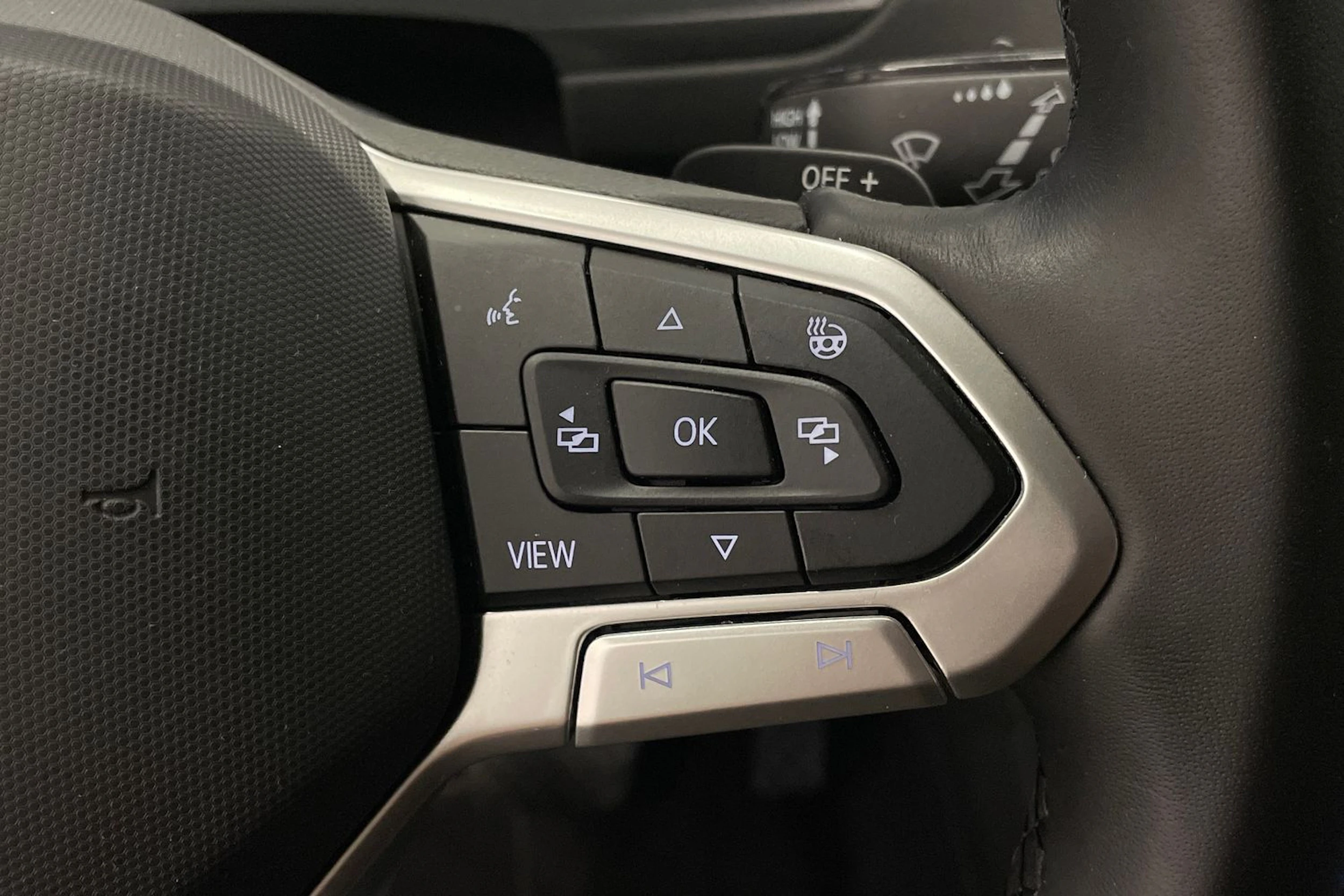 Valkoinen Volkswagen Tiguan 2021 kuva 15.