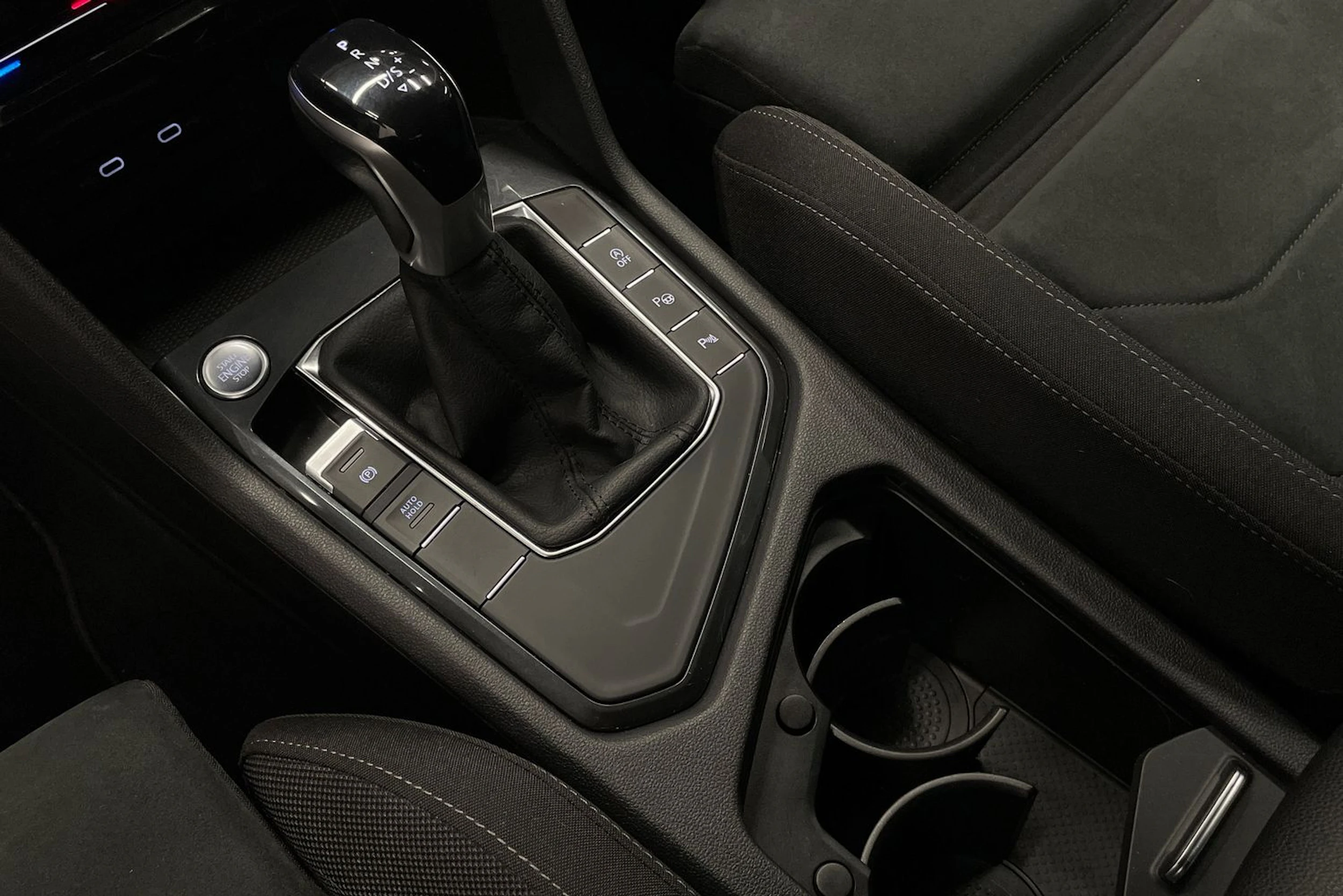 Valkoinen Volkswagen Tiguan 2021 kuva 16.