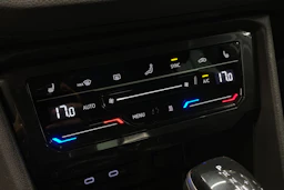 Valkoinen Volkswagen Tiguan 2021 kuva 18.