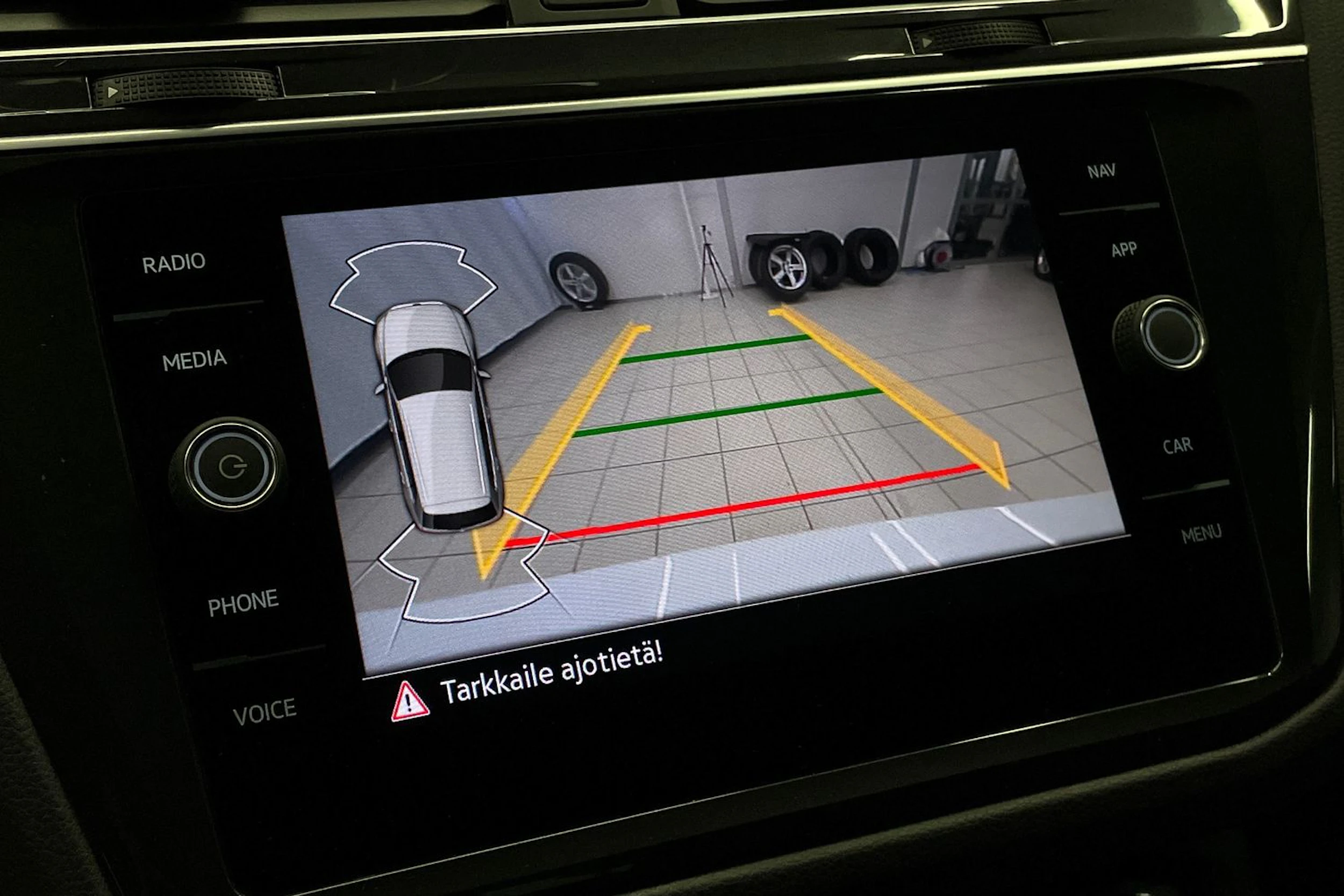 Valkoinen Volkswagen Tiguan 2021 kuva 21.