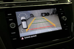 Valkoinen Volkswagen Tiguan 2021 kuva 21.