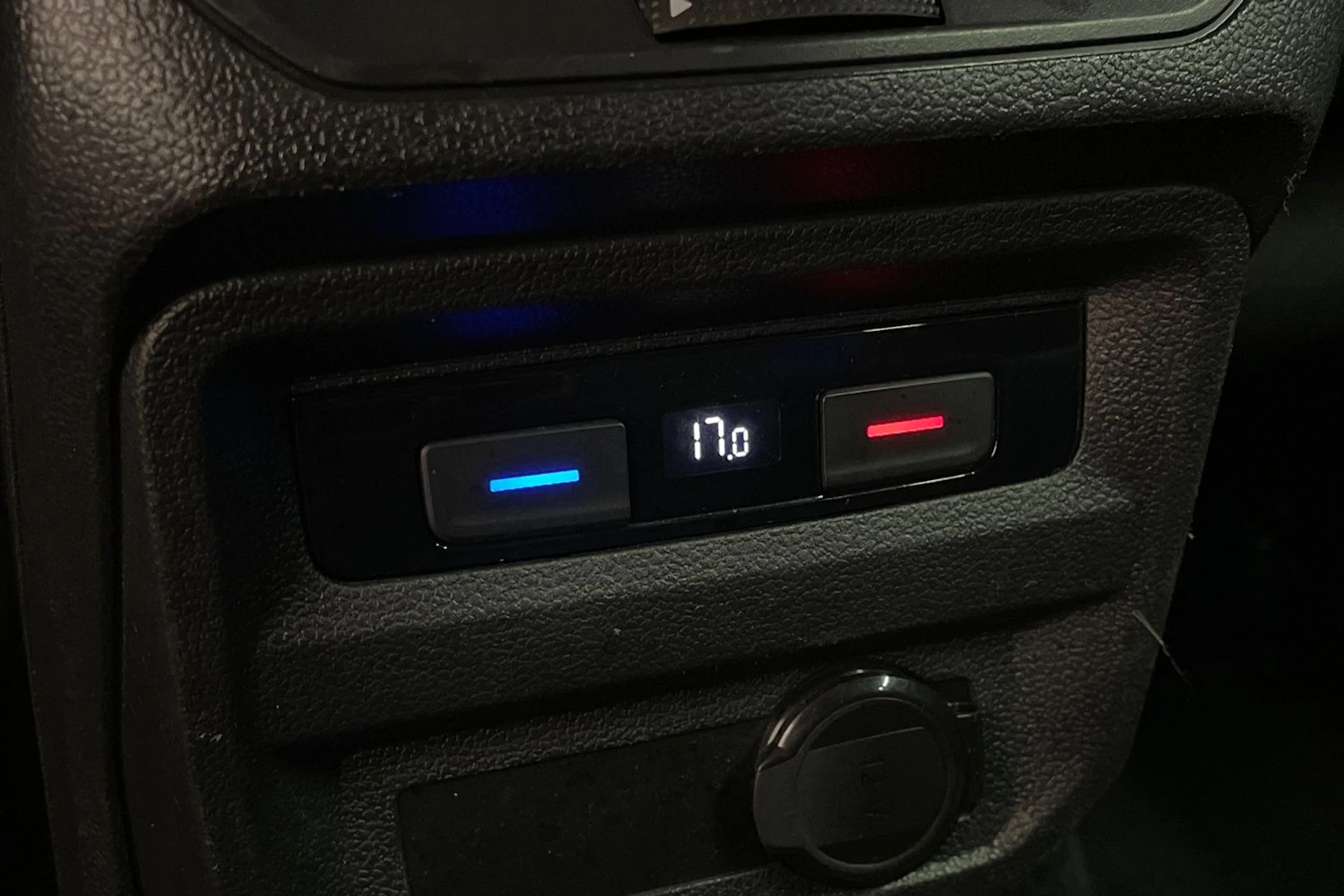 Valkoinen Volkswagen Tiguan 2021 kuva 22.