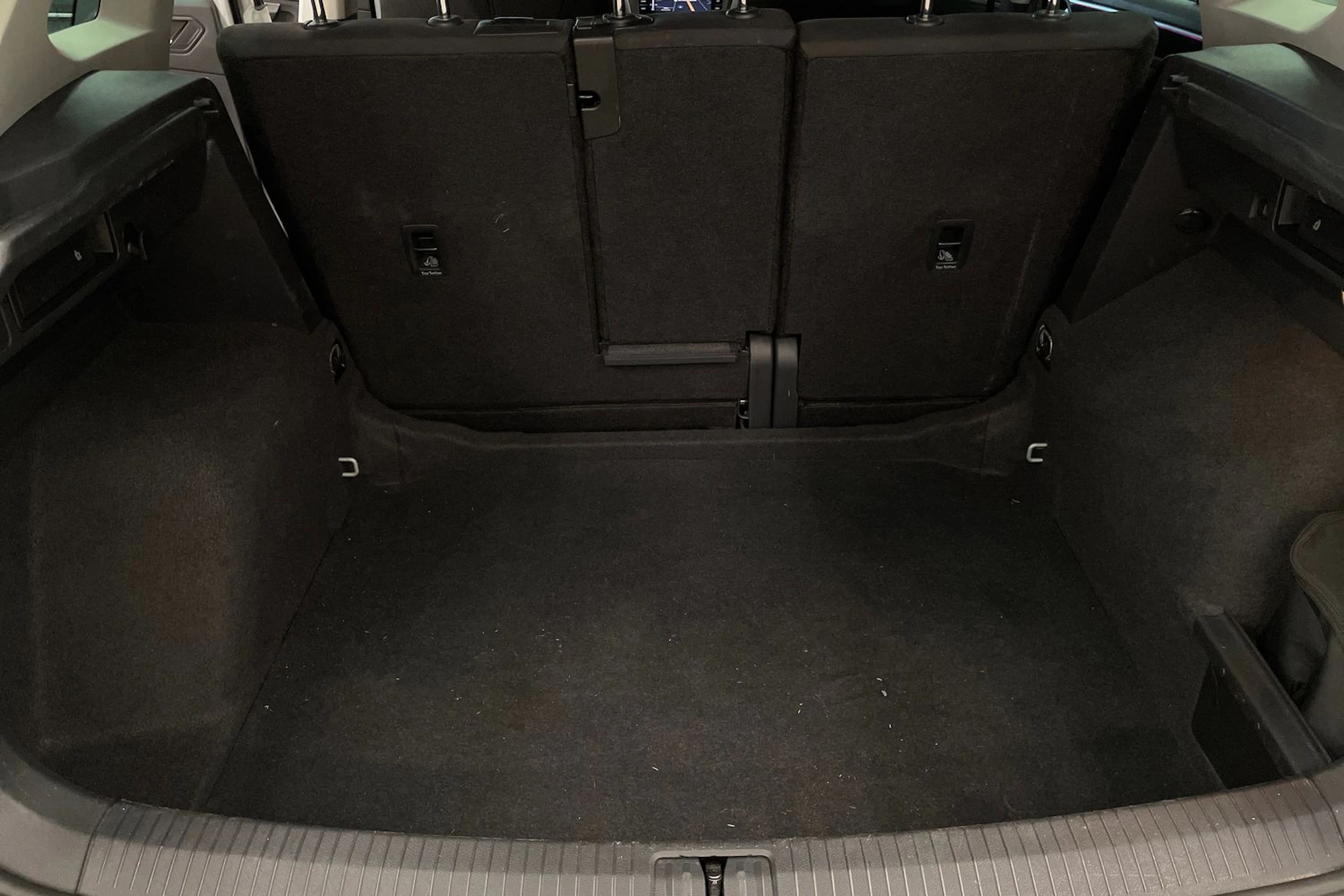 Valkoinen Volkswagen Tiguan 2021 kuva 23.