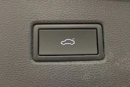 Valkoinen Volkswagen Tiguan 2021 kuva 24.