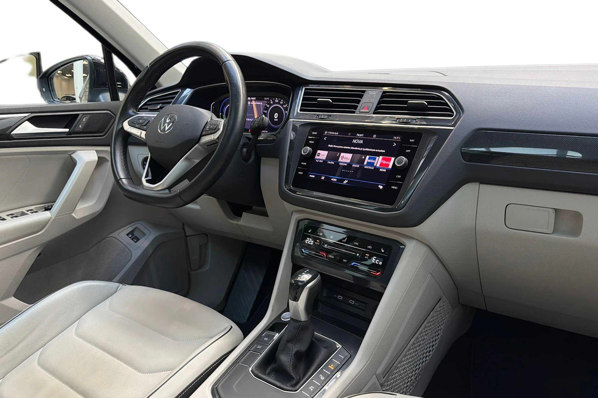 musta Volkswagen Tiguan 2021 kuva 7.
