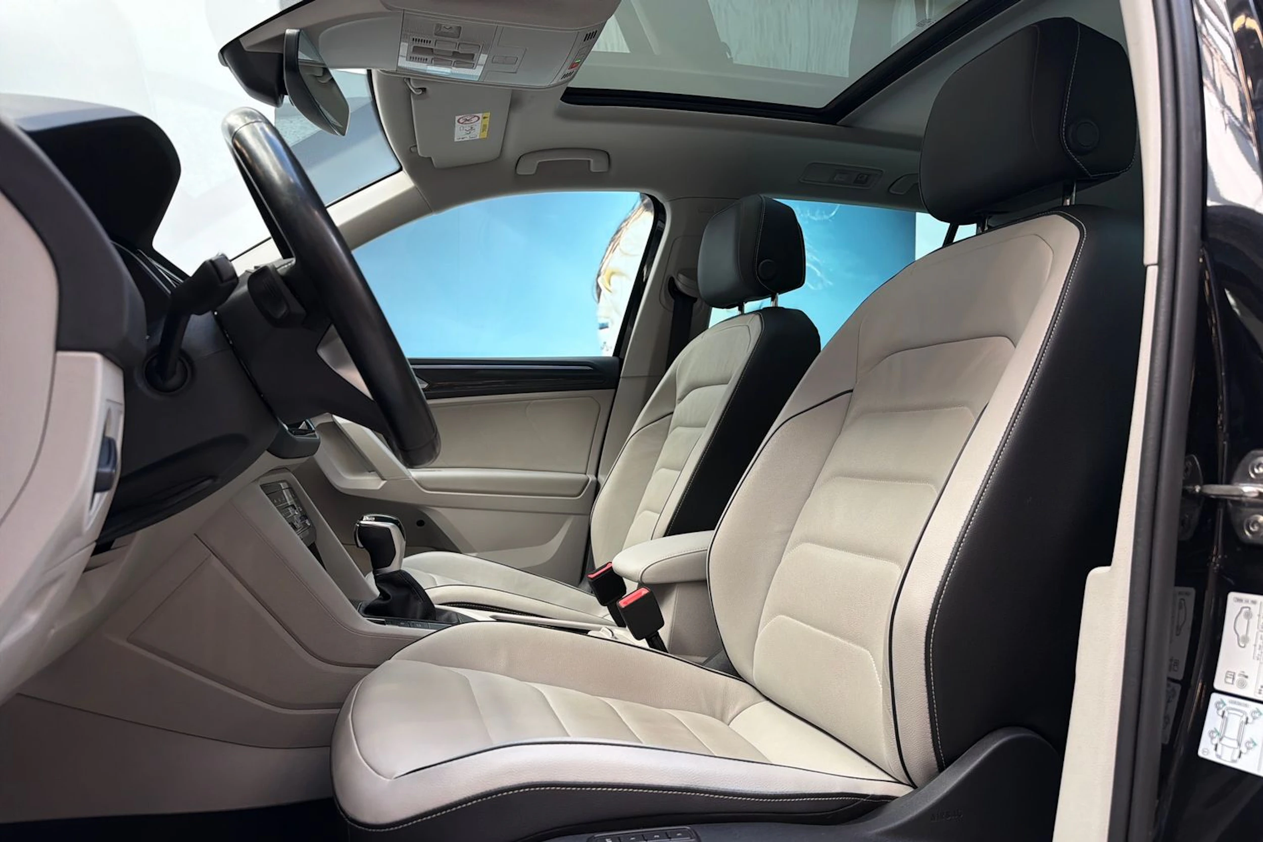 musta Volkswagen Tiguan 2021 kuva 11.