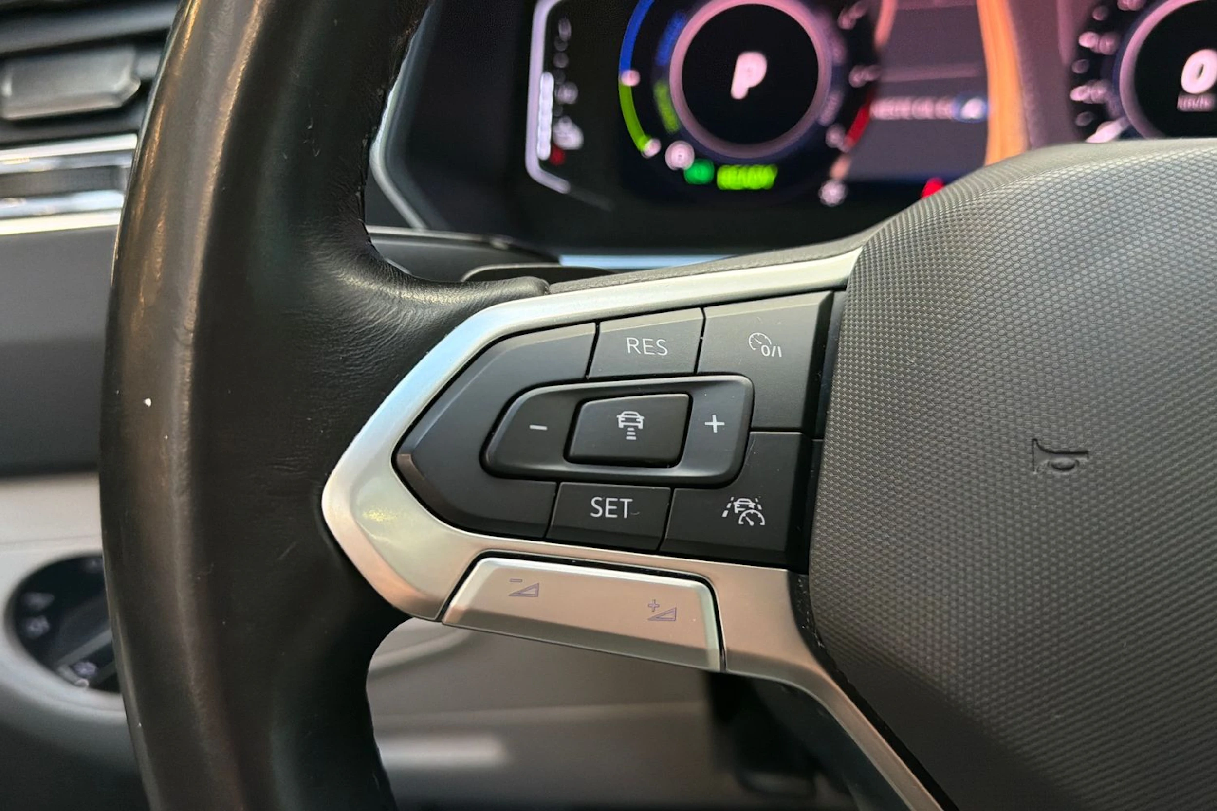 musta Volkswagen Tiguan 2021 kuva 13.
