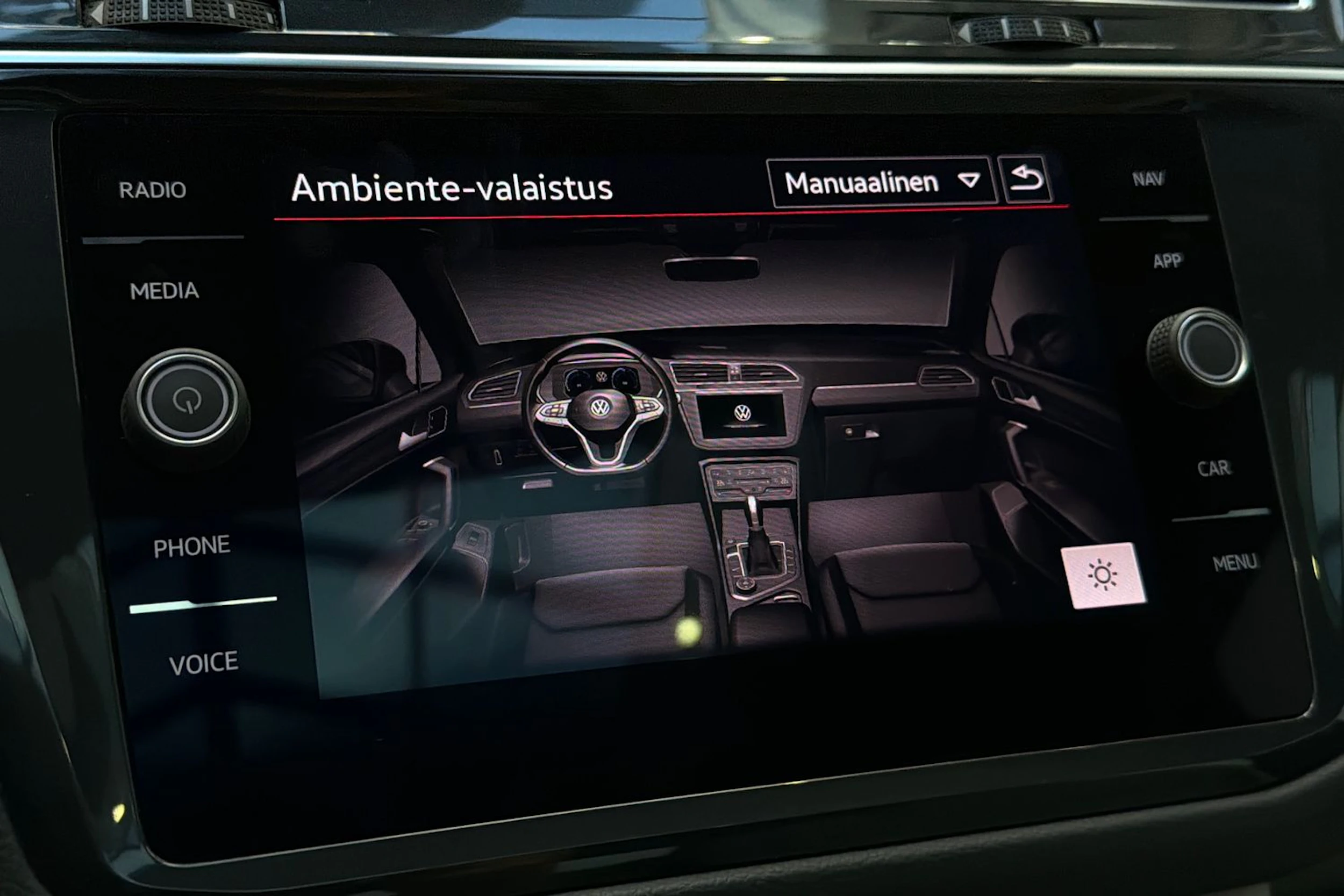 musta Volkswagen Tiguan 2021 kuva 22.