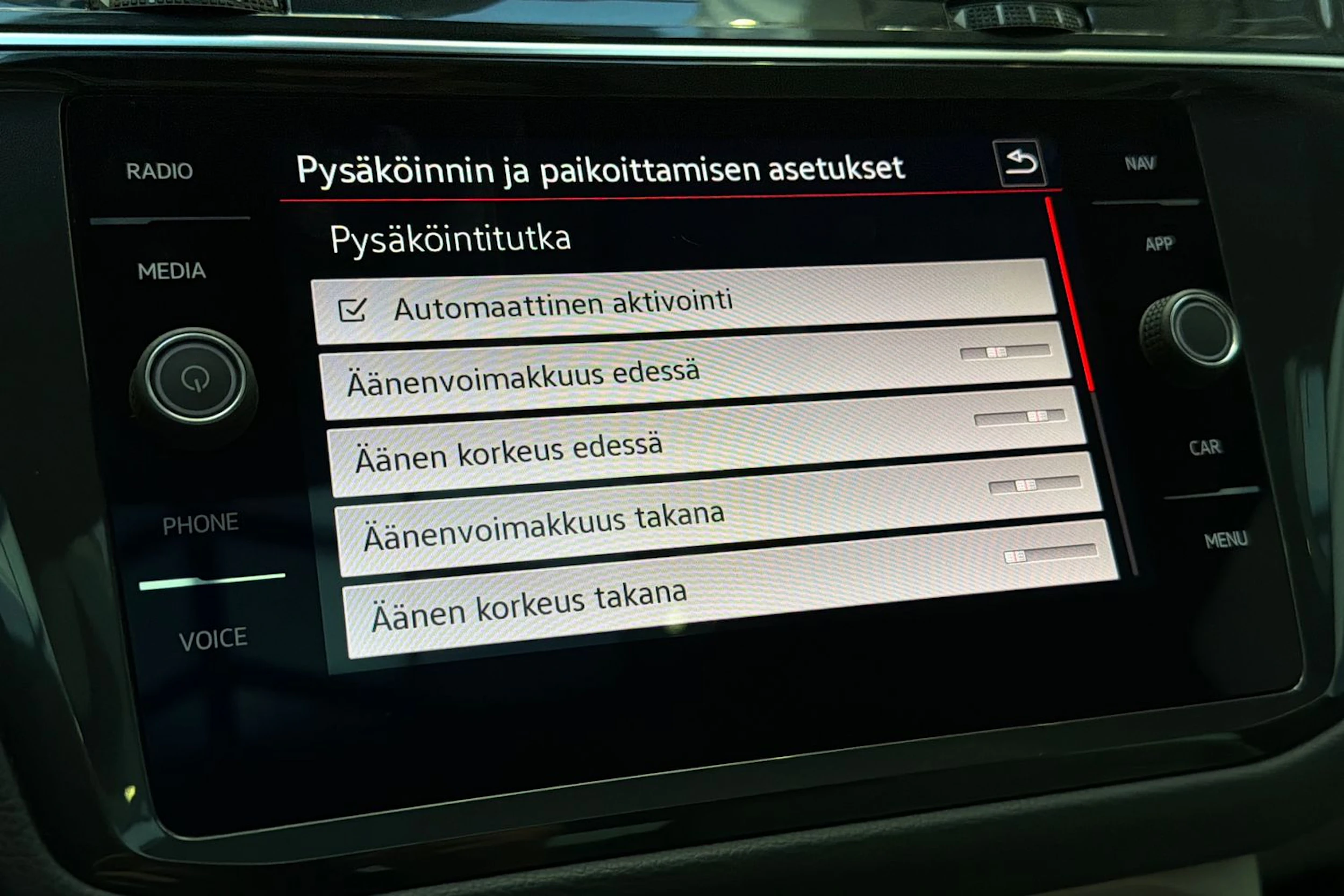 musta Volkswagen Tiguan 2021 kuva 23.