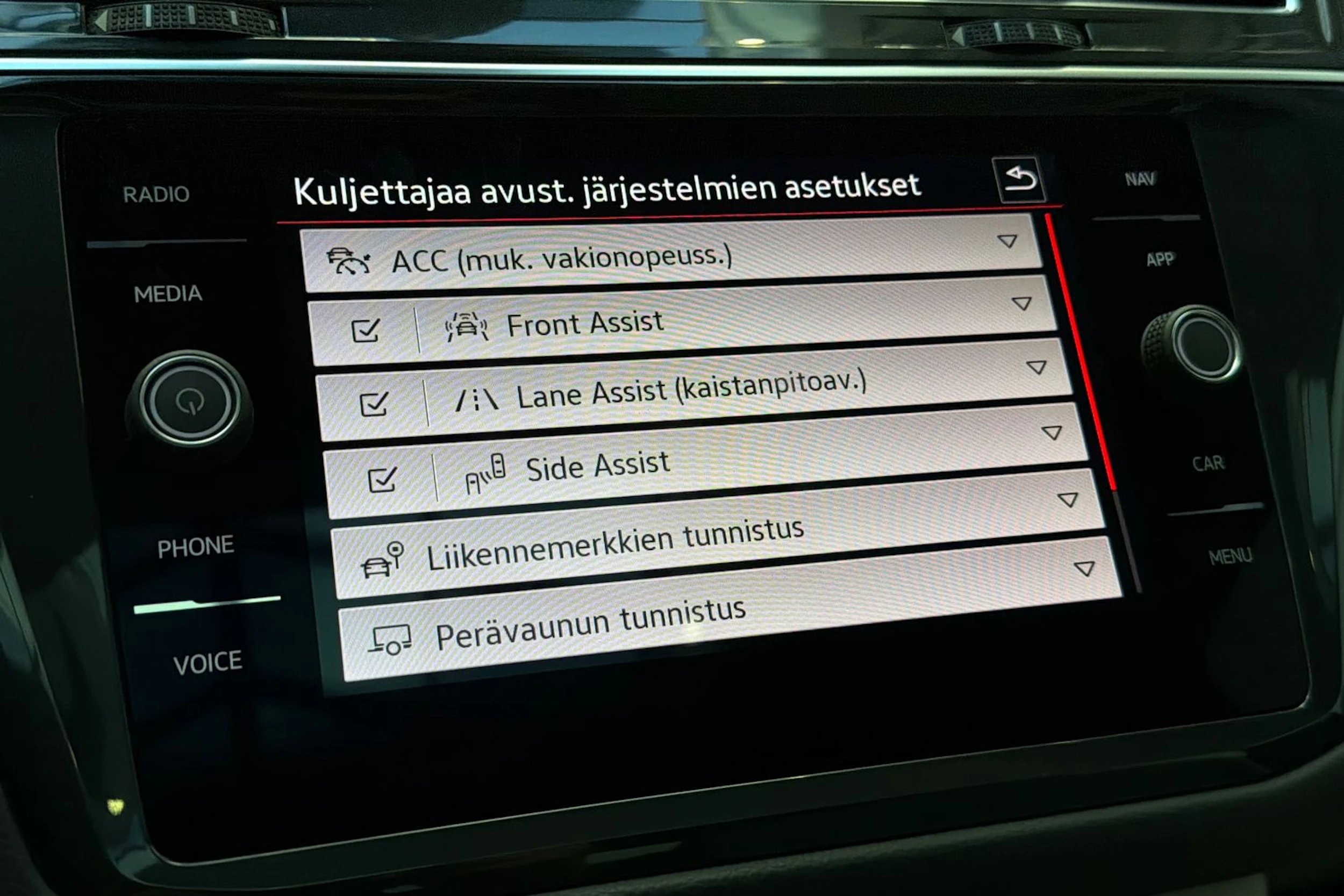musta Volkswagen Tiguan 2021 kuva 24.