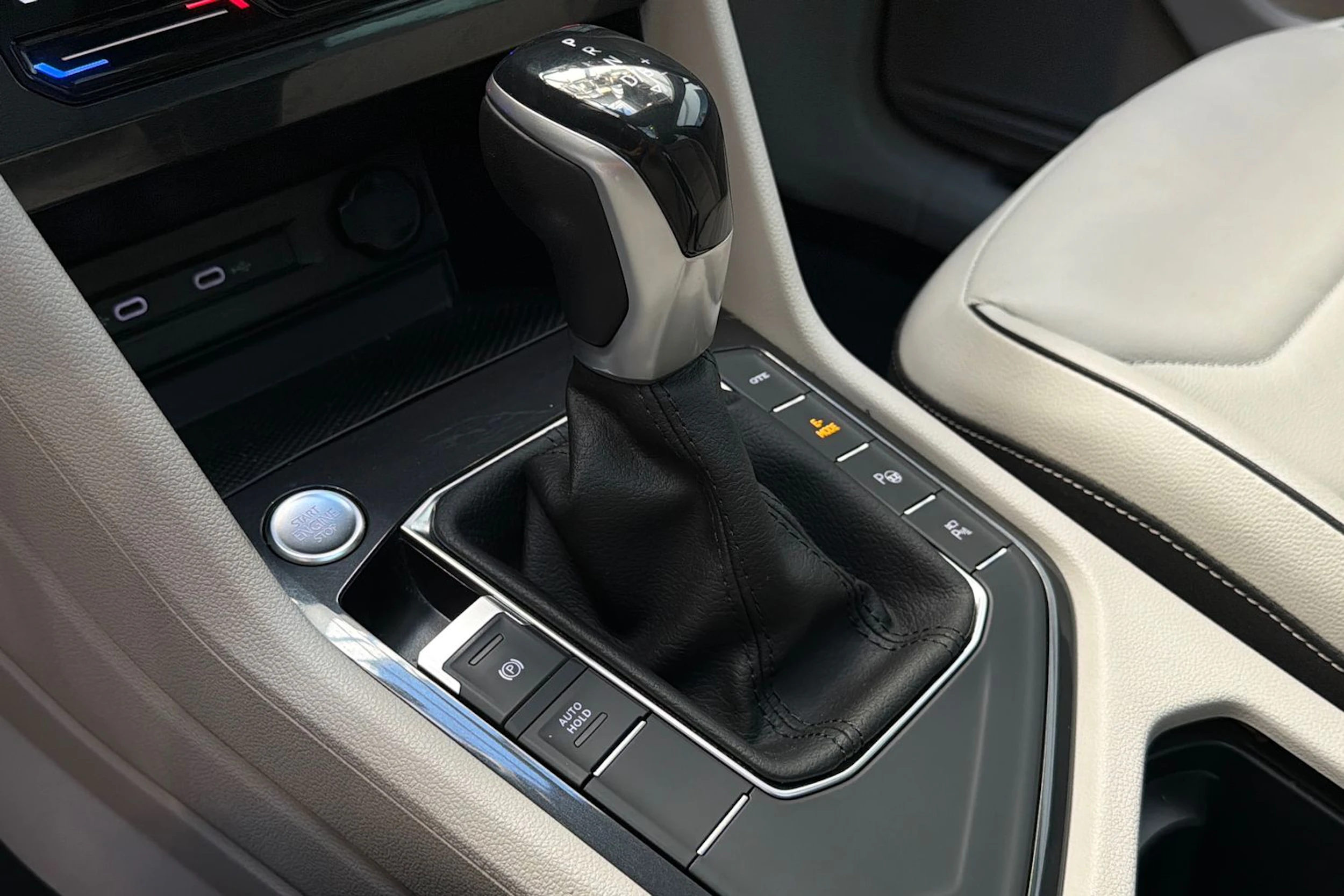 musta Volkswagen Tiguan 2021 kuva 30.