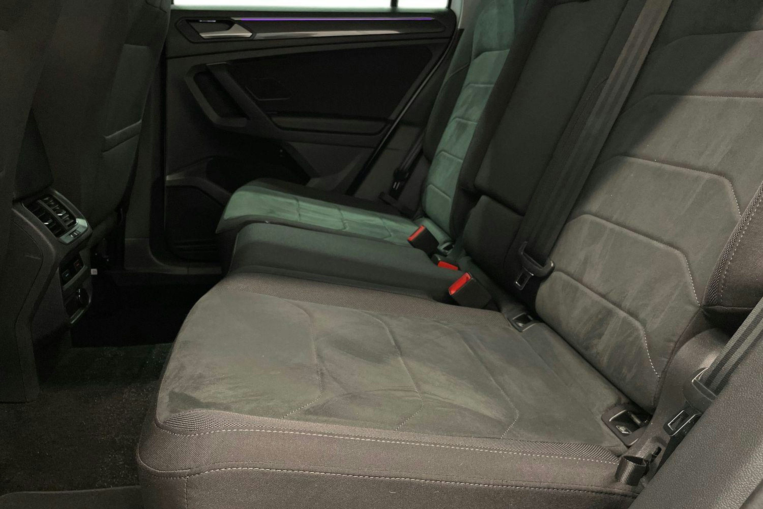 Valkoinen Volkswagen Tiguan 2021 kuva 10.