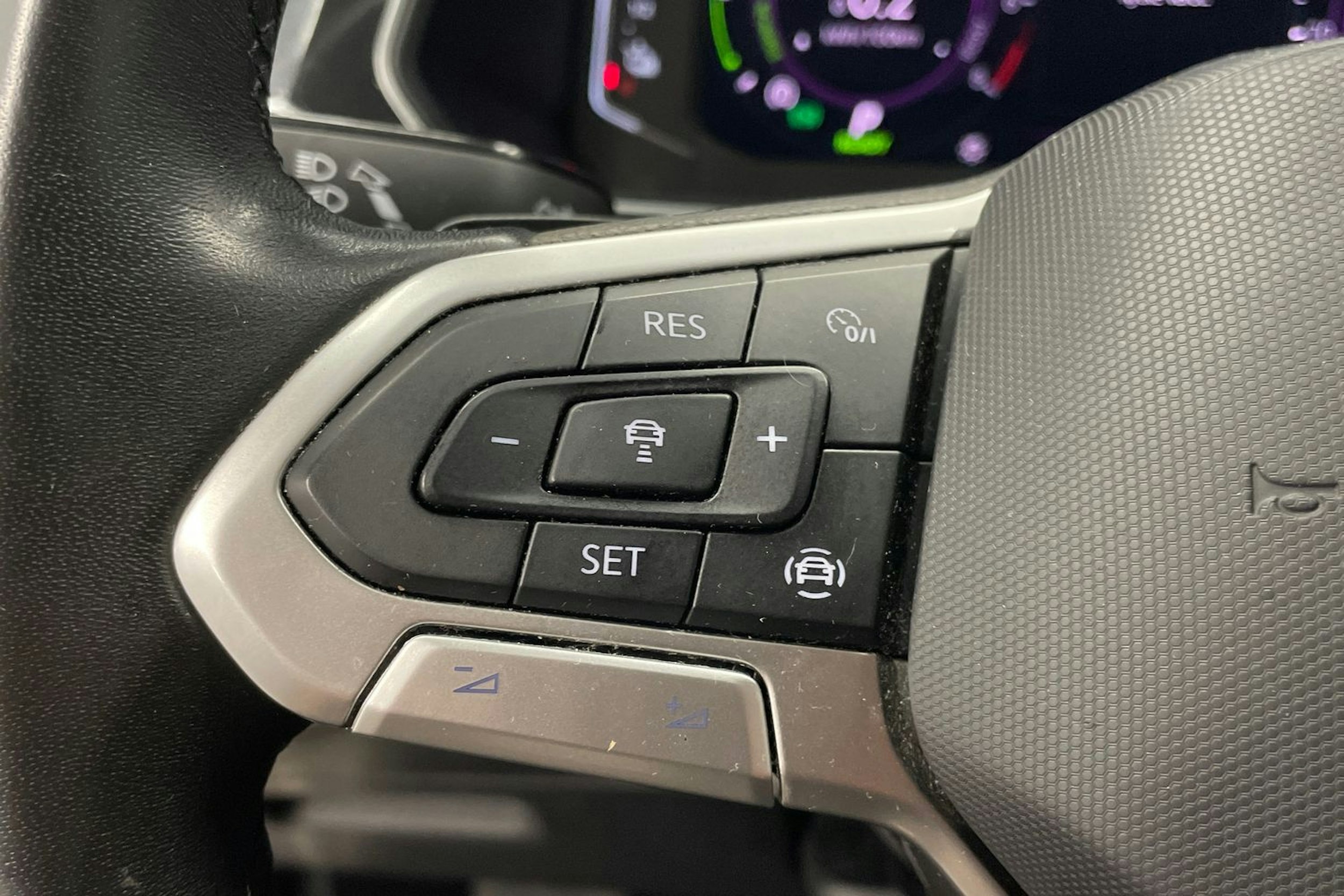 Valkoinen Volkswagen Tiguan 2021 kuva 17.