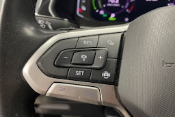 Valkoinen Volkswagen Tiguan 2021 kuva 17.