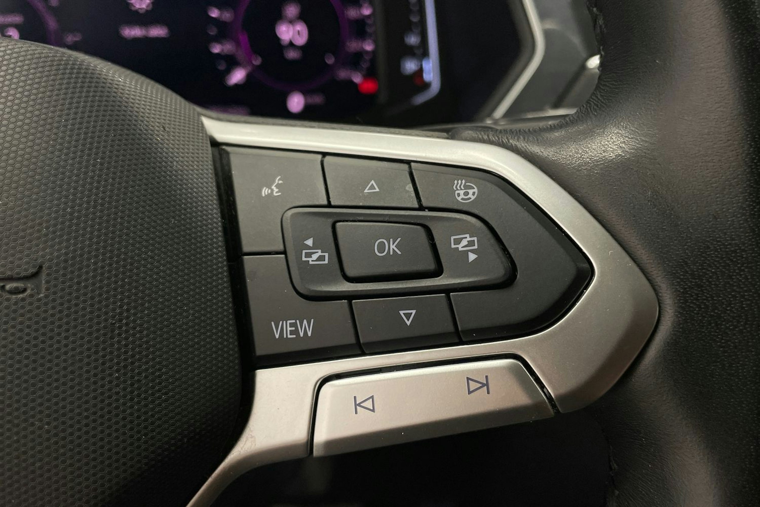 Valkoinen Volkswagen Tiguan 2021 kuva 18.