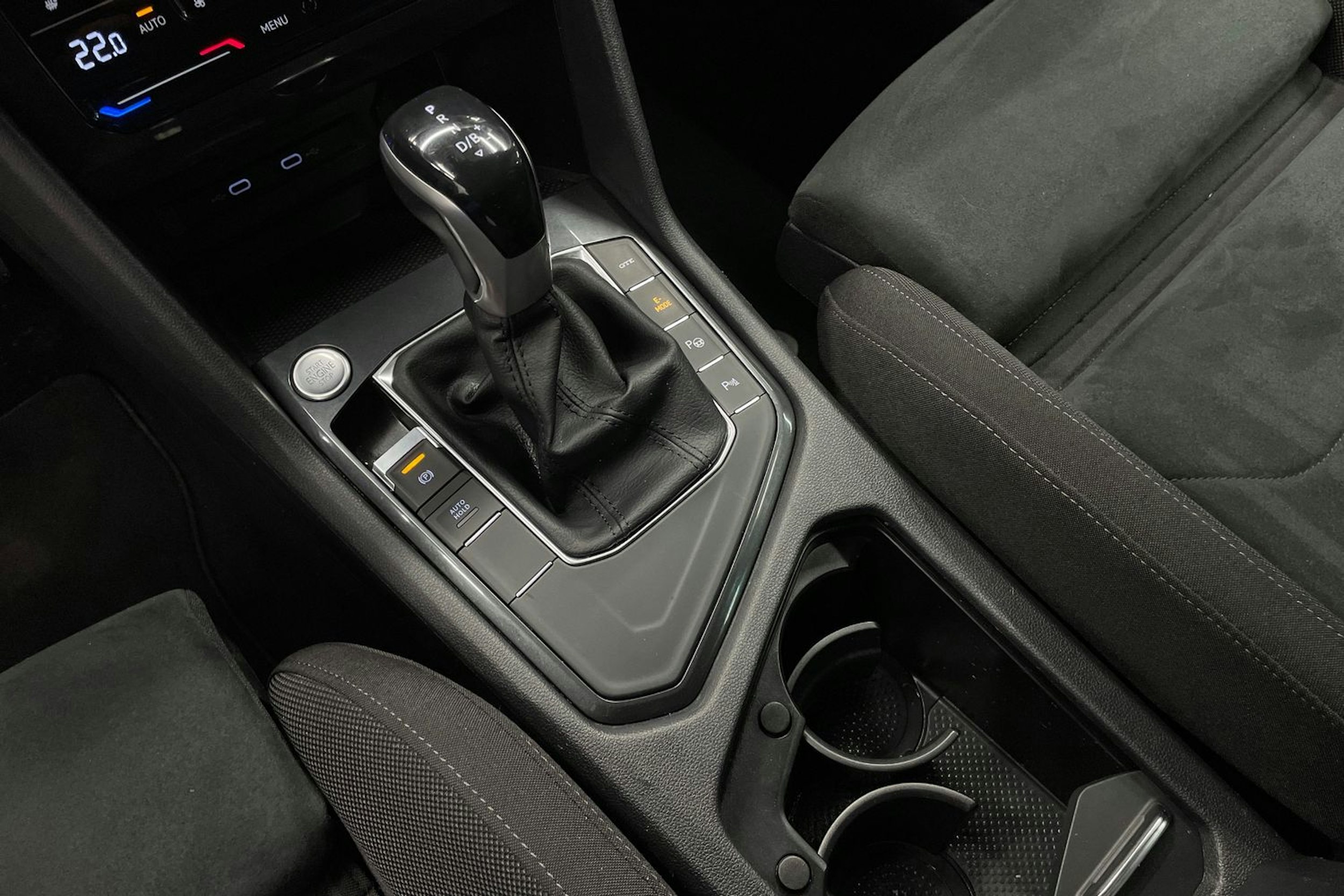 Valkoinen Volkswagen Tiguan 2021 kuva 19.