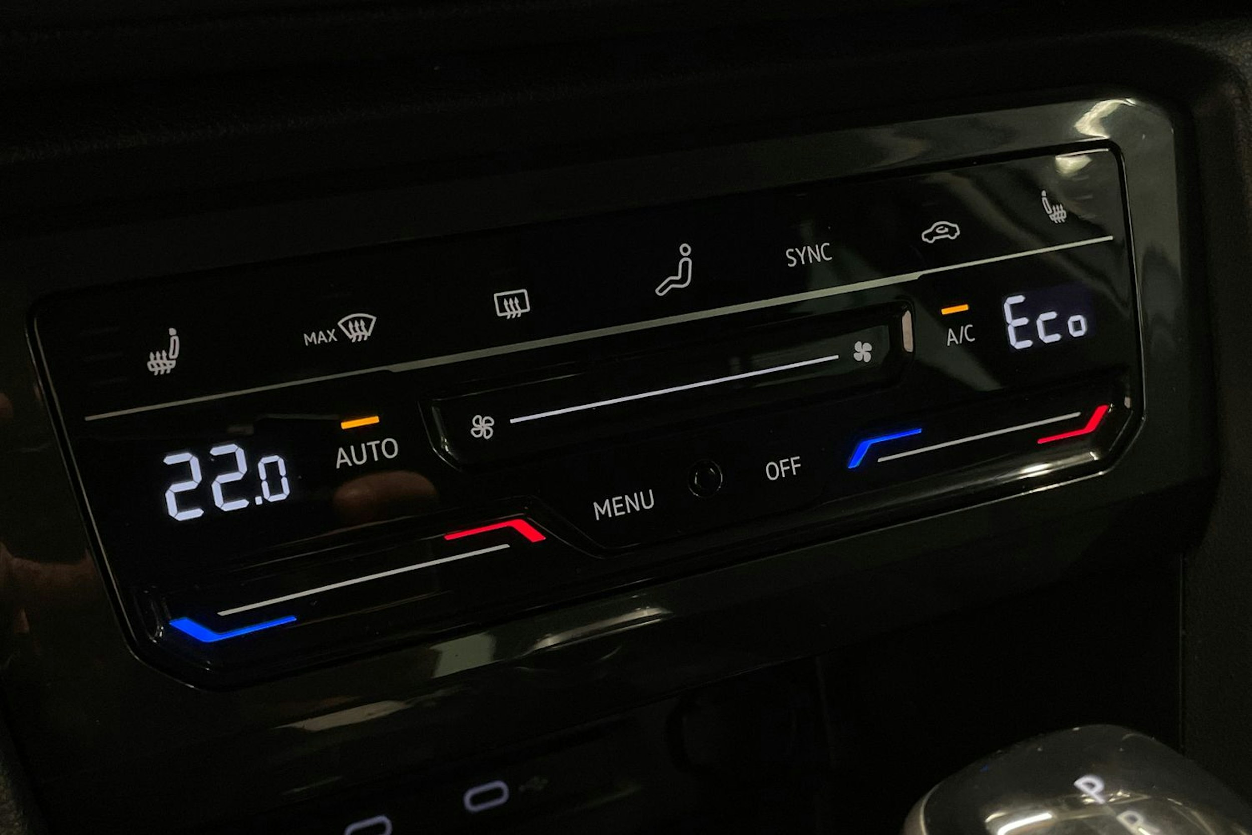 Valkoinen Volkswagen Tiguan 2021 kuva 20.