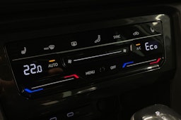 Valkoinen Volkswagen Tiguan 2021 kuva 20.