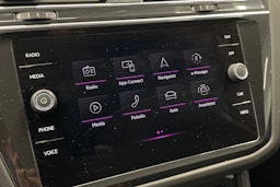 Valkoinen Volkswagen Tiguan 2021 kuva 21.