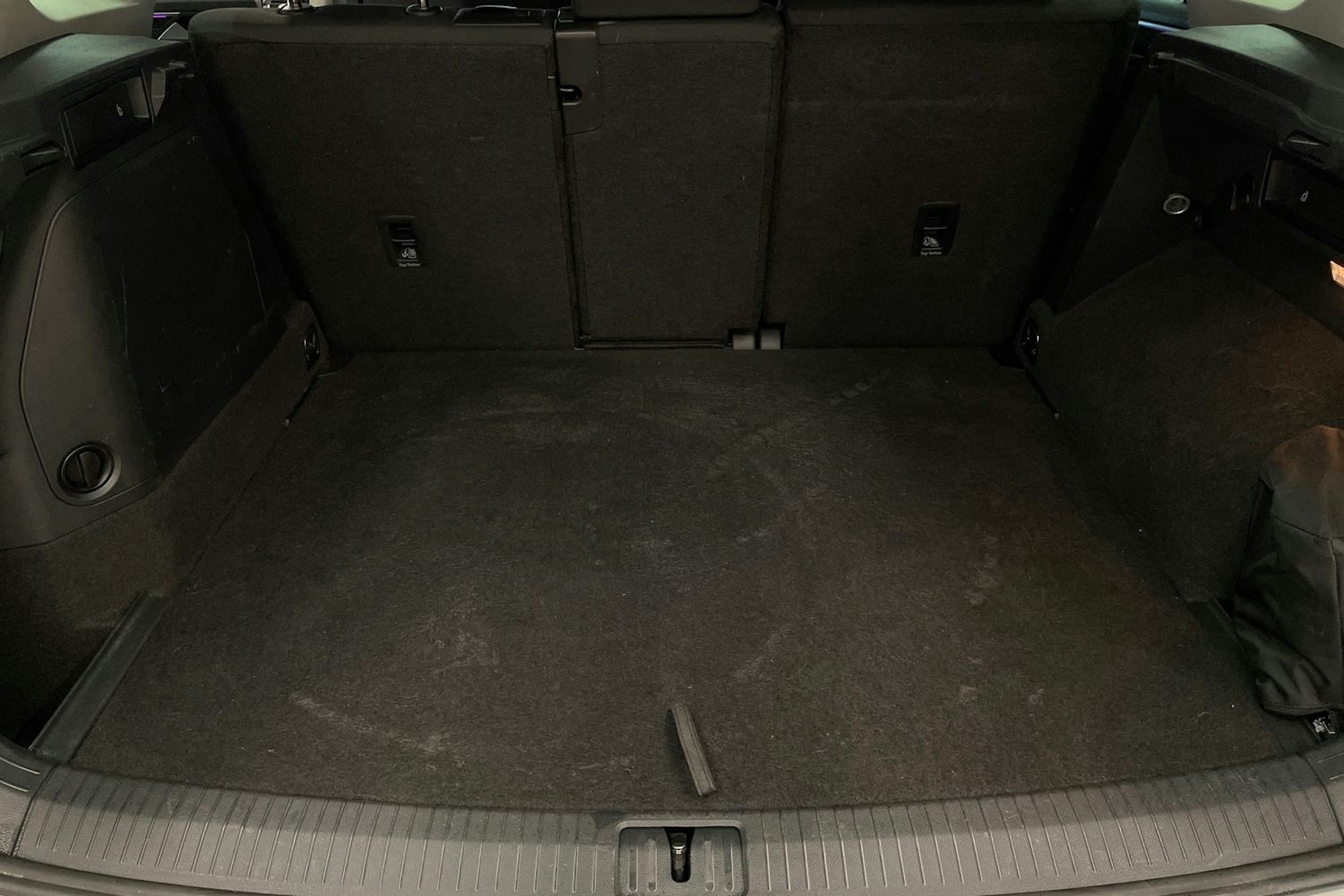 Valkoinen Volkswagen Tiguan 2021 kuva 23.