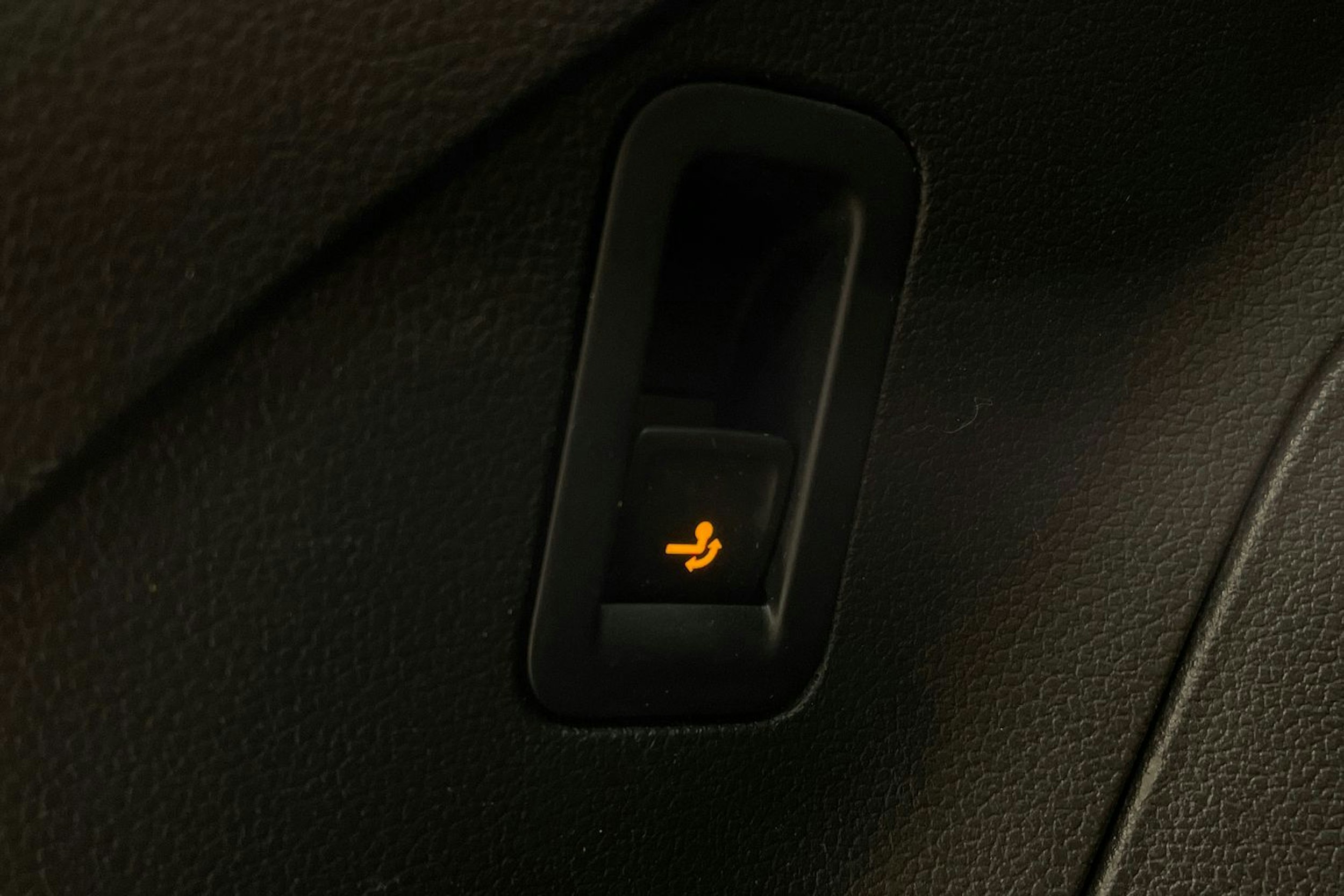 Valkoinen Volkswagen Tiguan 2021 kuva 24.