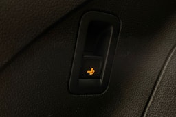 Valkoinen Volkswagen Tiguan 2021 kuva 24.