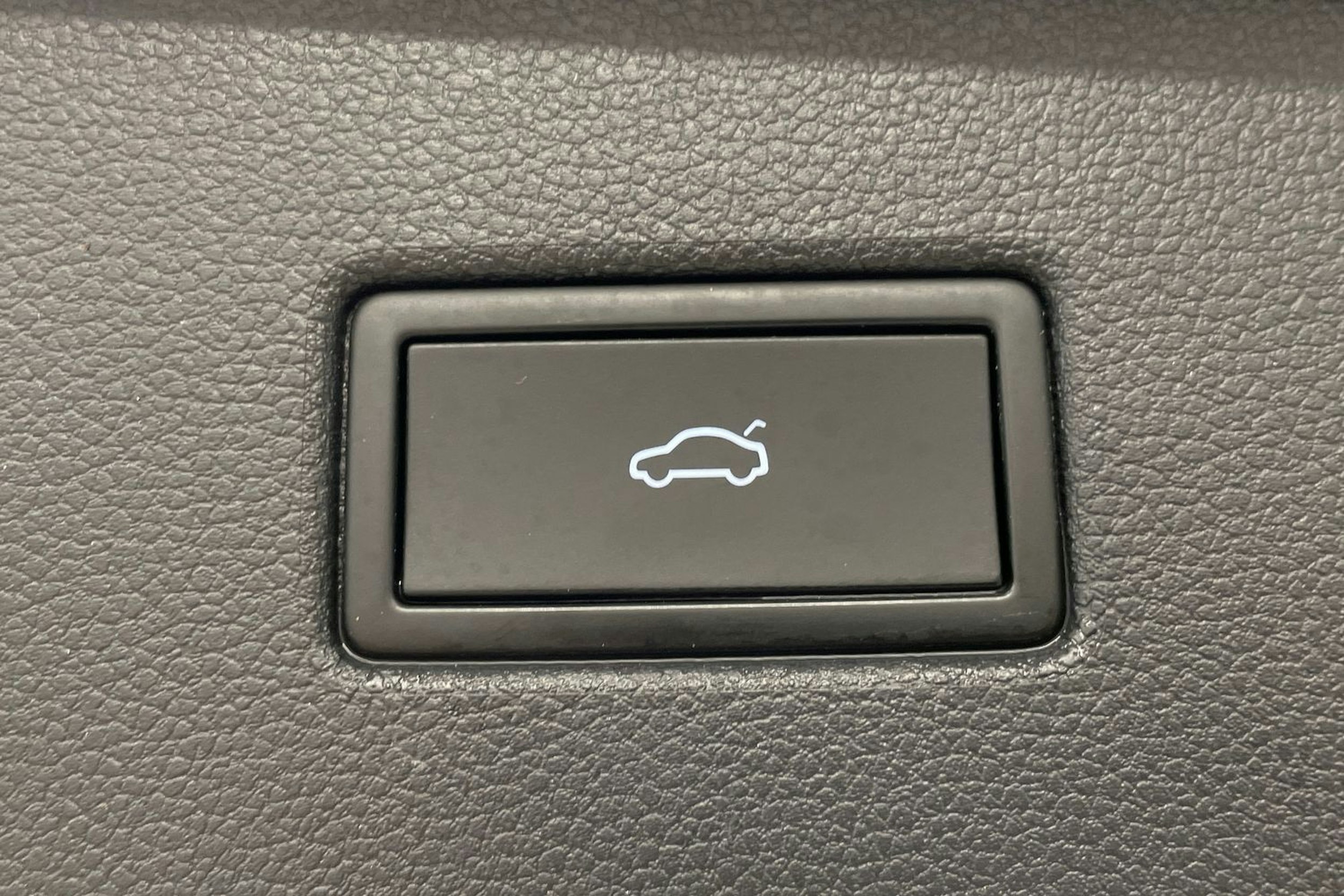 Valkoinen Volkswagen Tiguan 2021 kuva 25.