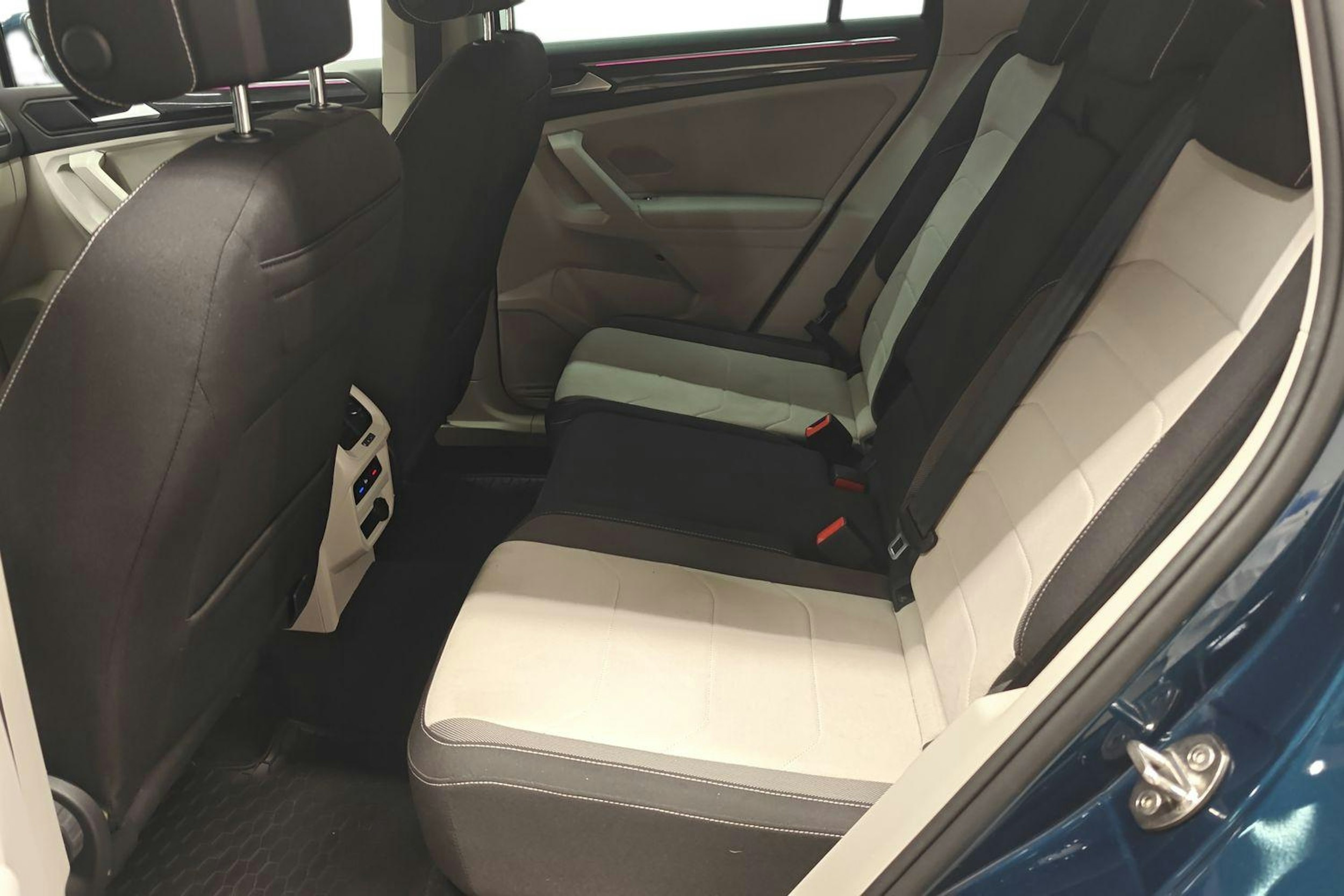 sininen Volkswagen Tiguan 2021 kuva 8.