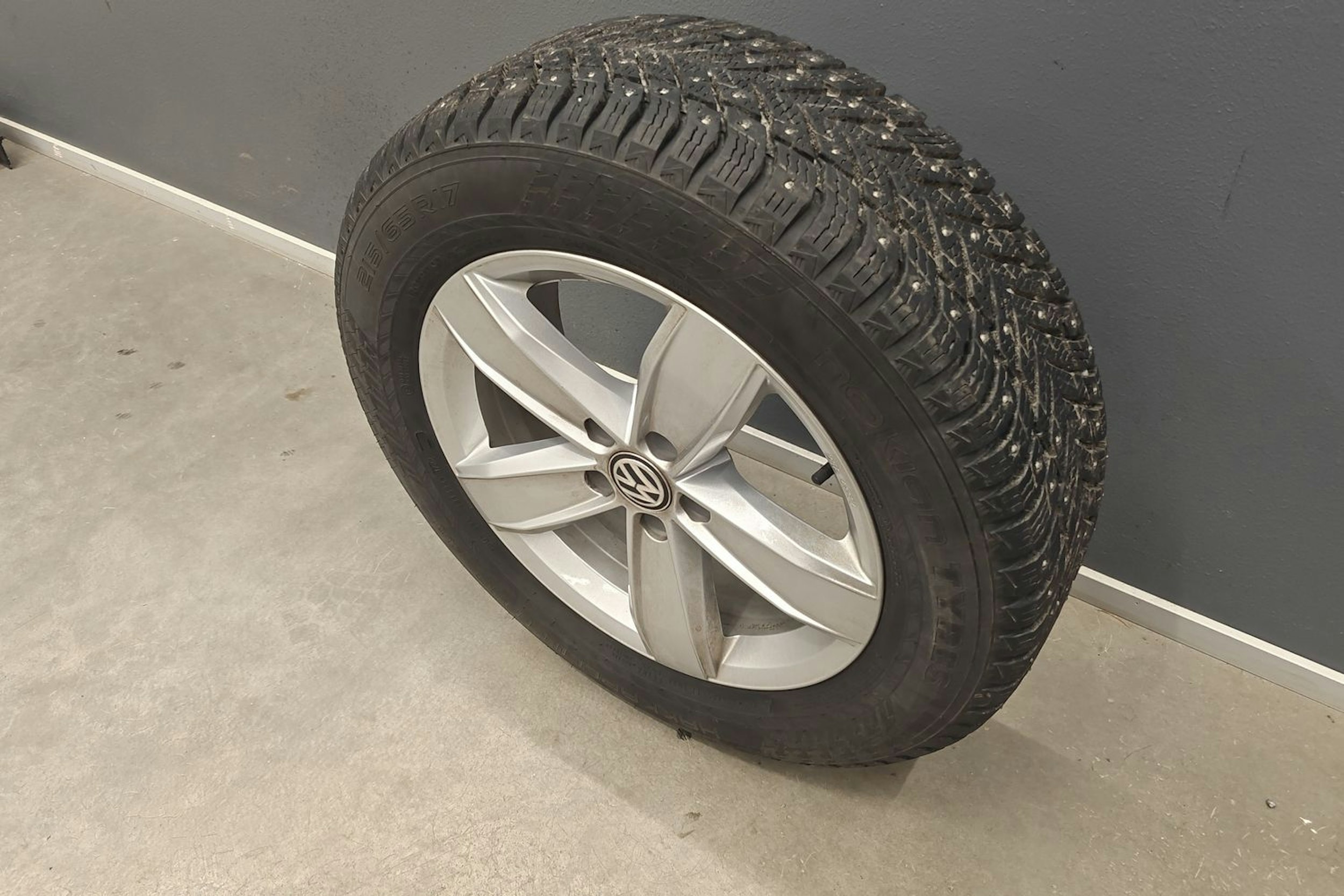 sininen Volkswagen Tiguan 2021 kuva 14.