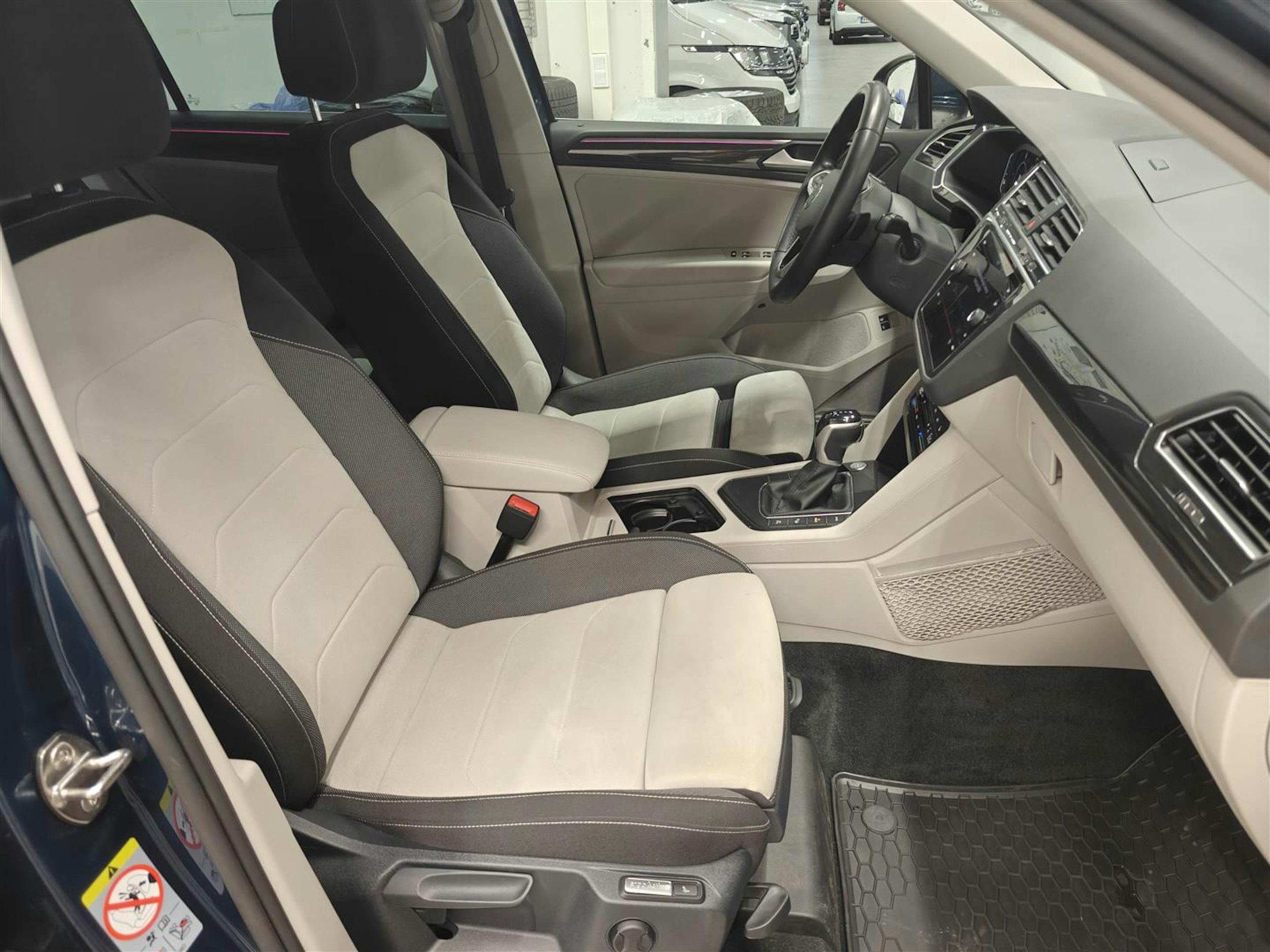 sininen Volkswagen Tiguan 2021 kuva 20.