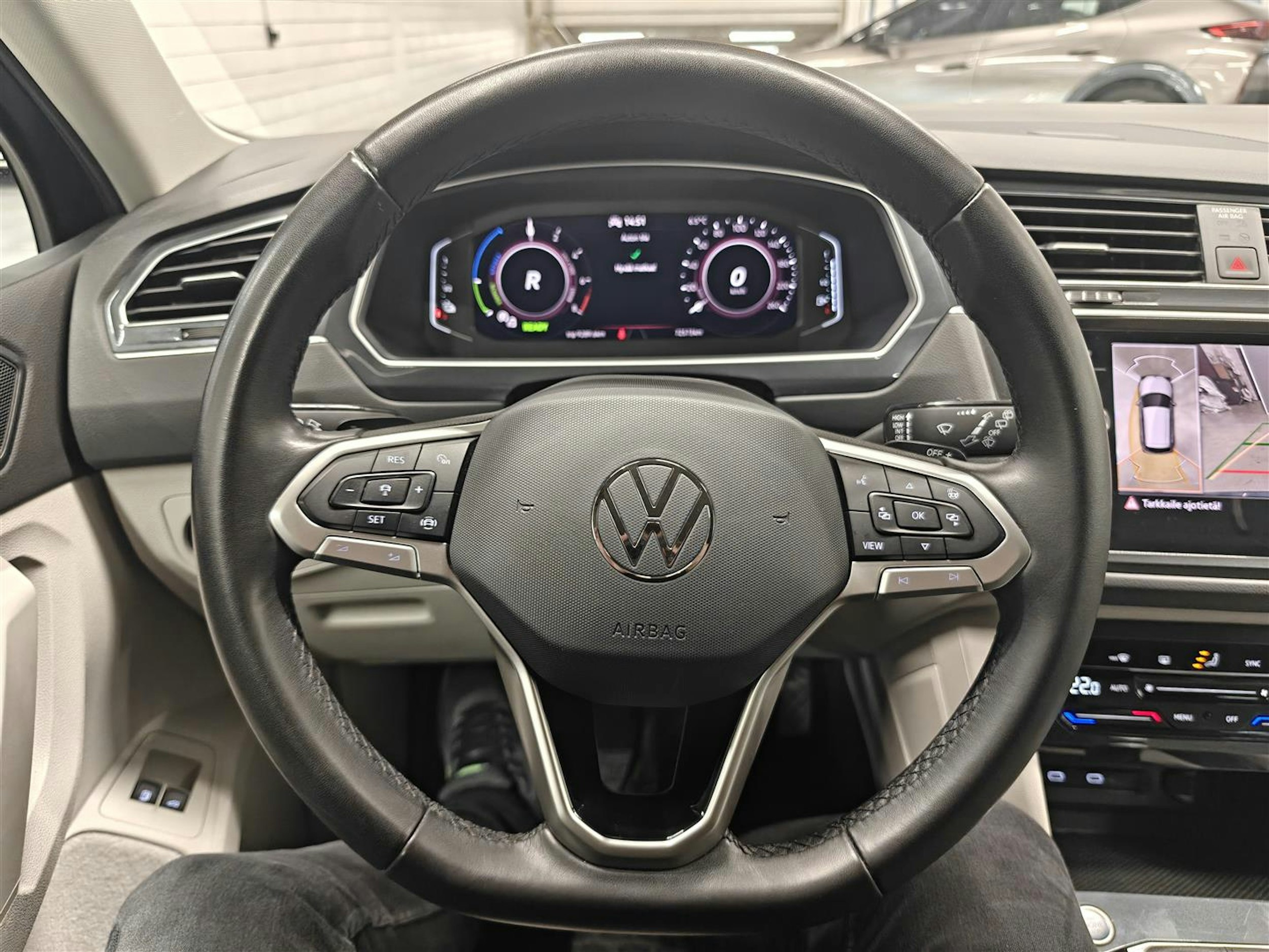 sininen Volkswagen Tiguan 2021 kuva 21.