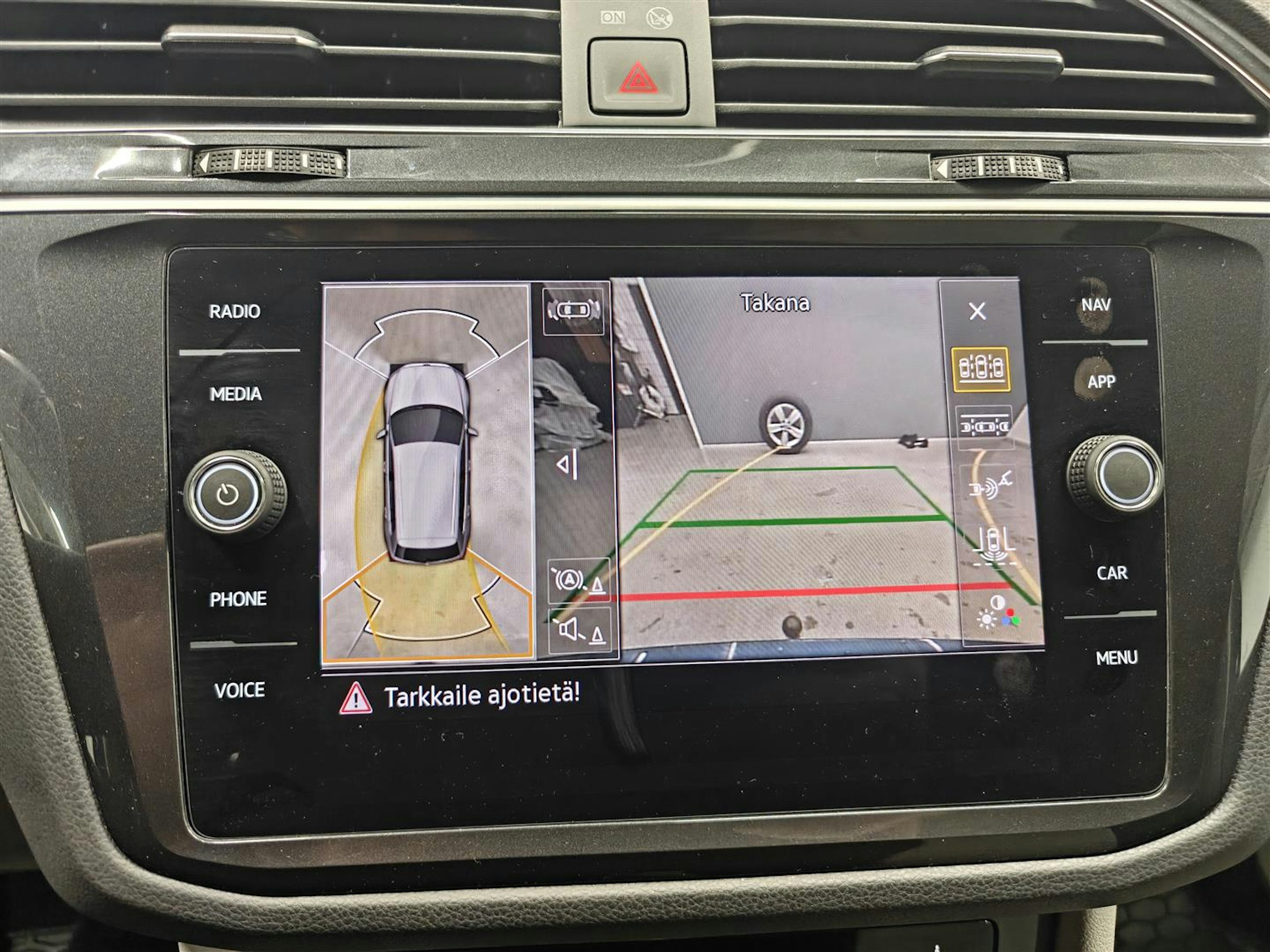 sininen Volkswagen Tiguan 2021 kuva 22.